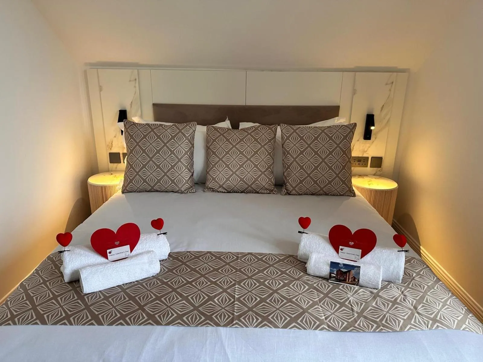 Bed in Rosemay Hotel near London Heathrow Airport