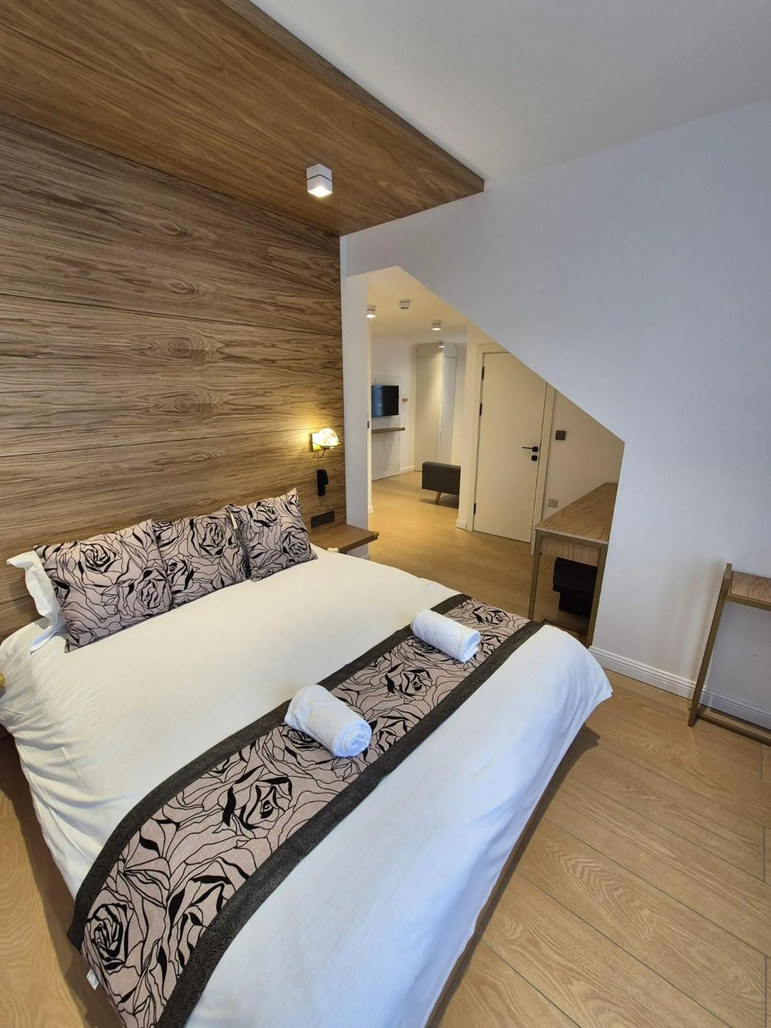 Bed in Rosemay Boutique Hotel Near Heathrow Airport
