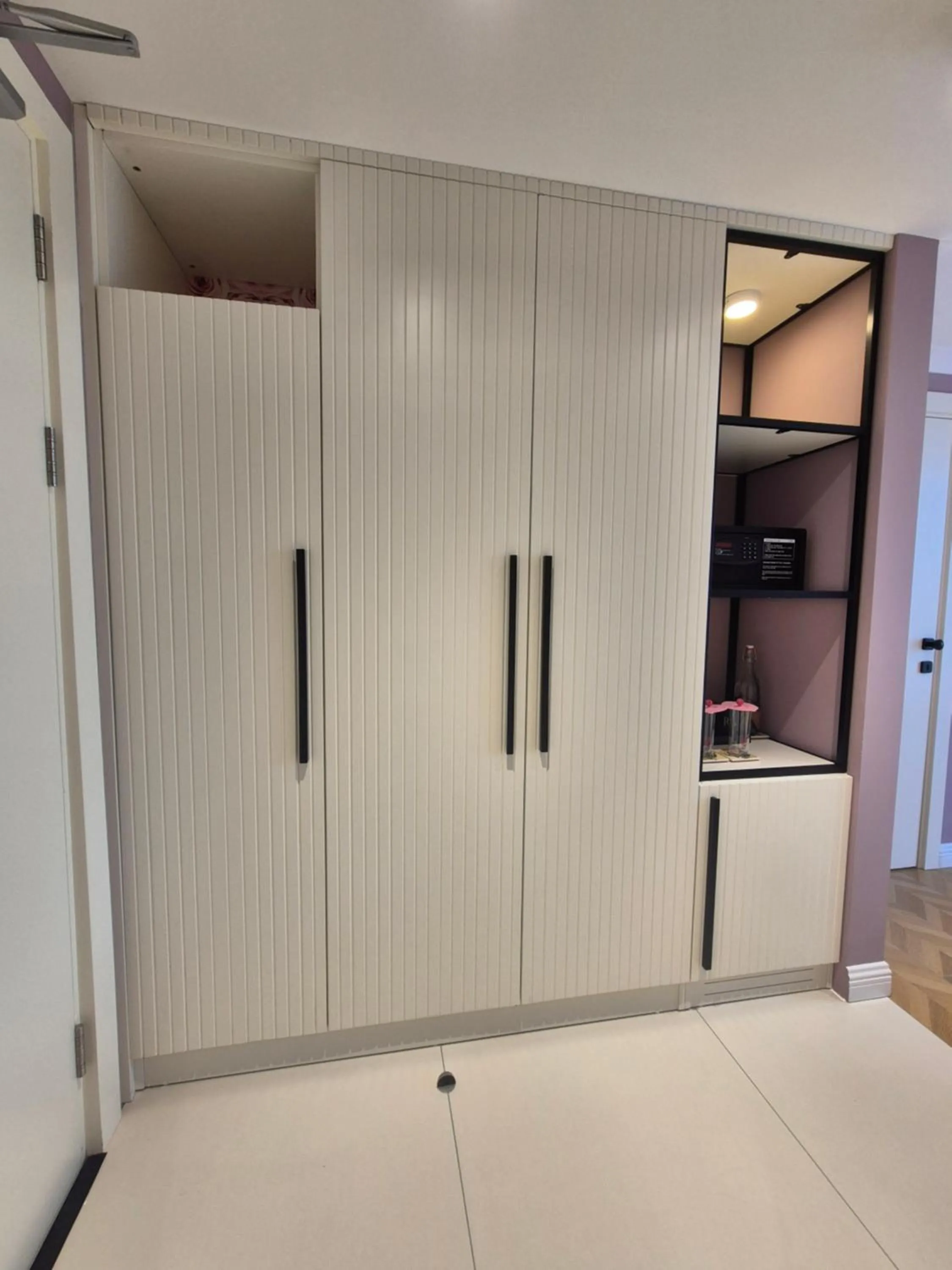 wardrobe in Rosemay Hotel near London Heathrow Airport