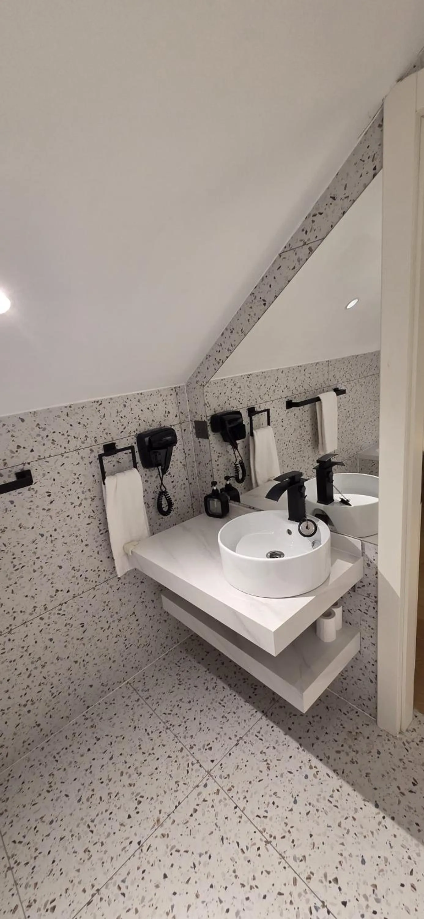 Bathroom in Rosemay Hotel near London Heathrow Airport