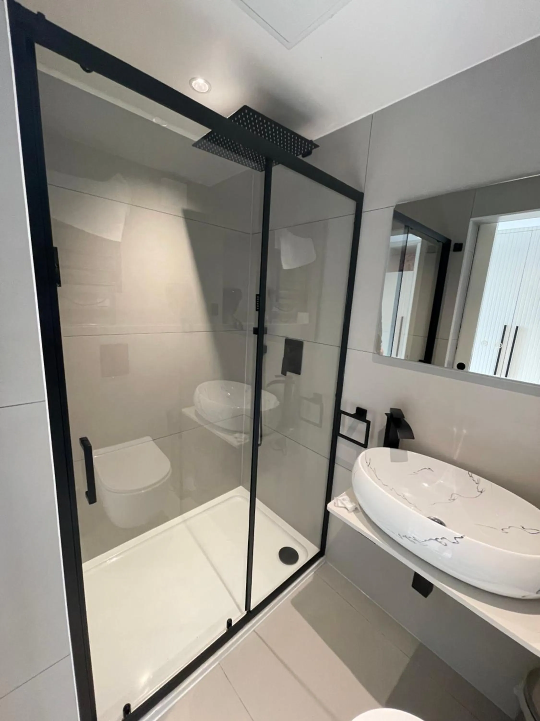 Shower in Rosemay Hotel near London Heathrow Airport