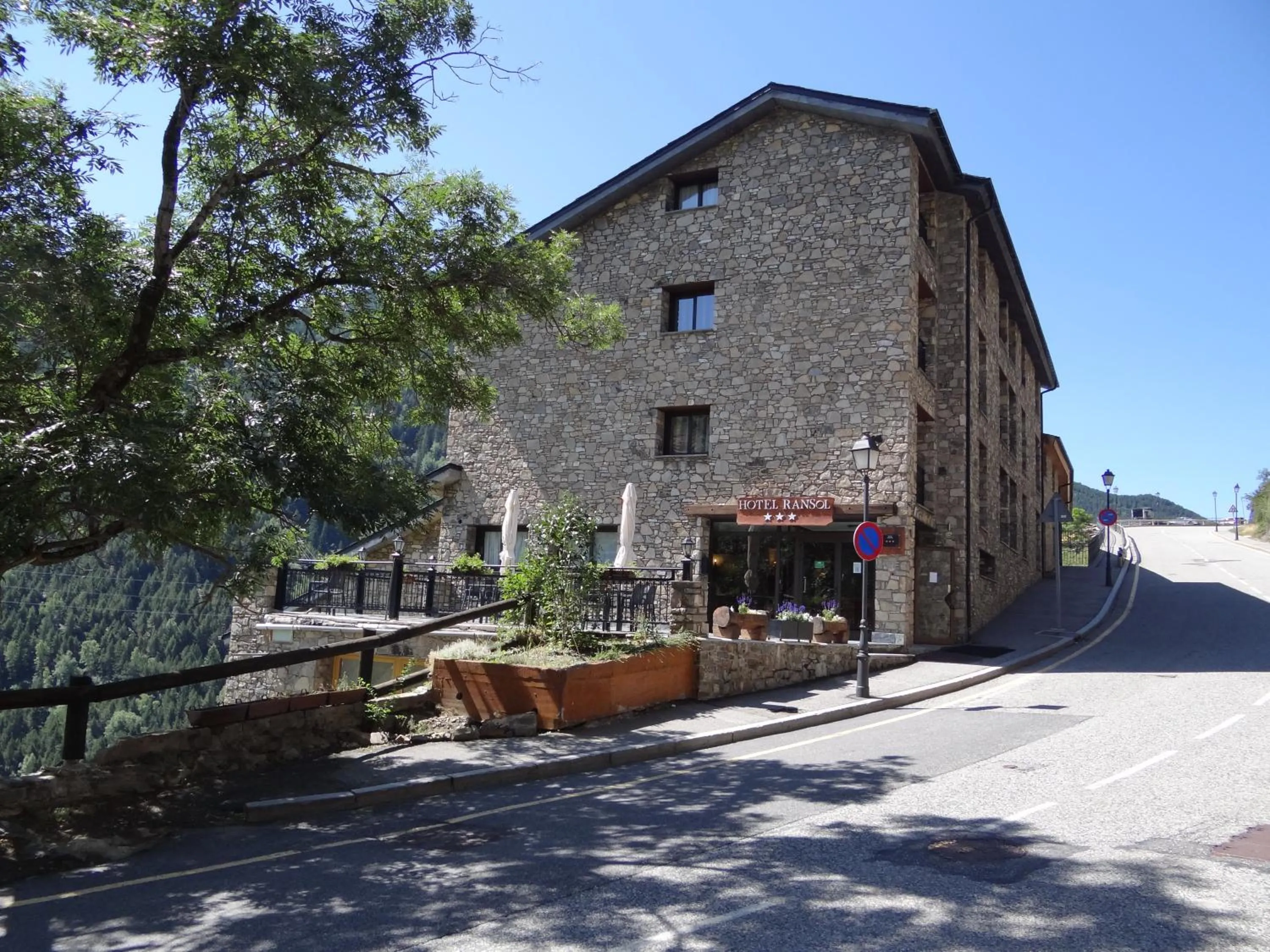 Property building in Hotel Ransol