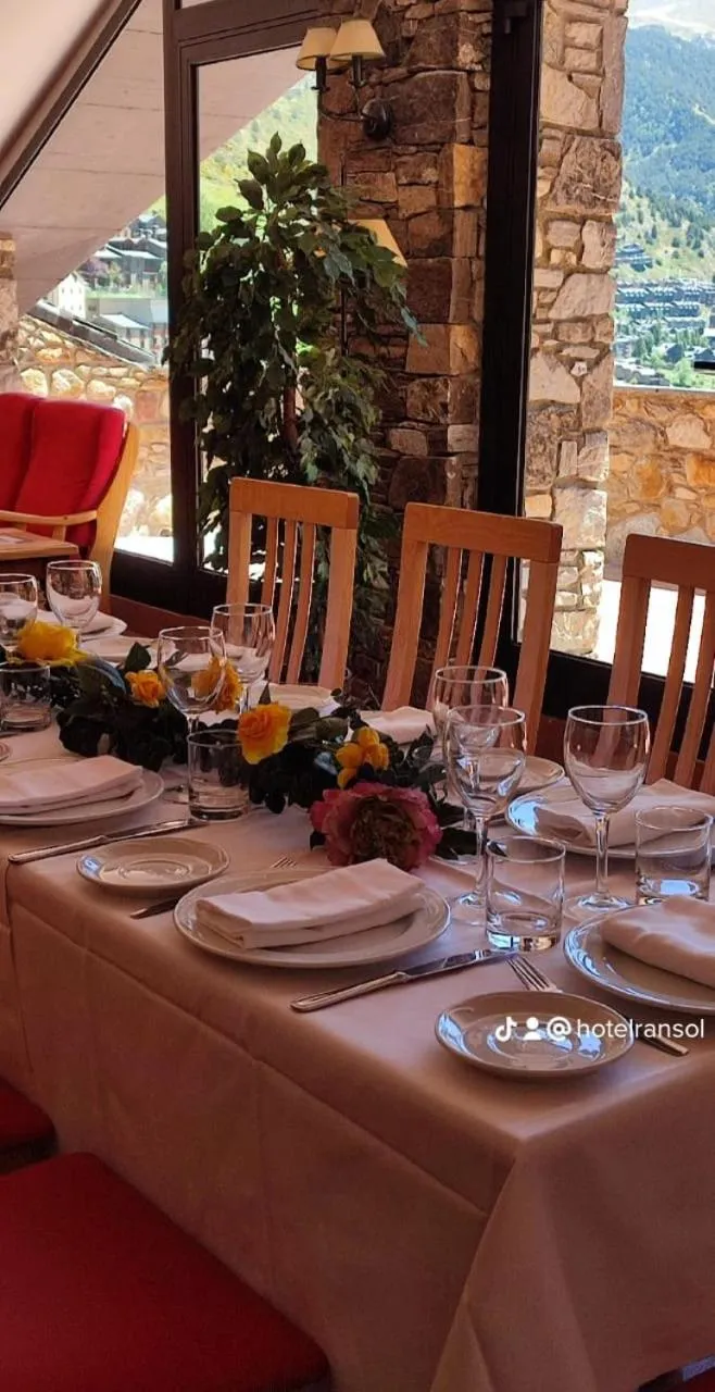 Restaurant/places to eat in Hotel Ransol