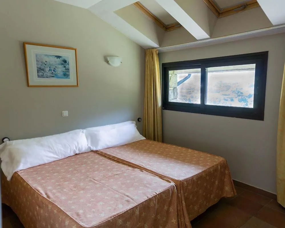 Bedroom, Bed in Hotel Ransol