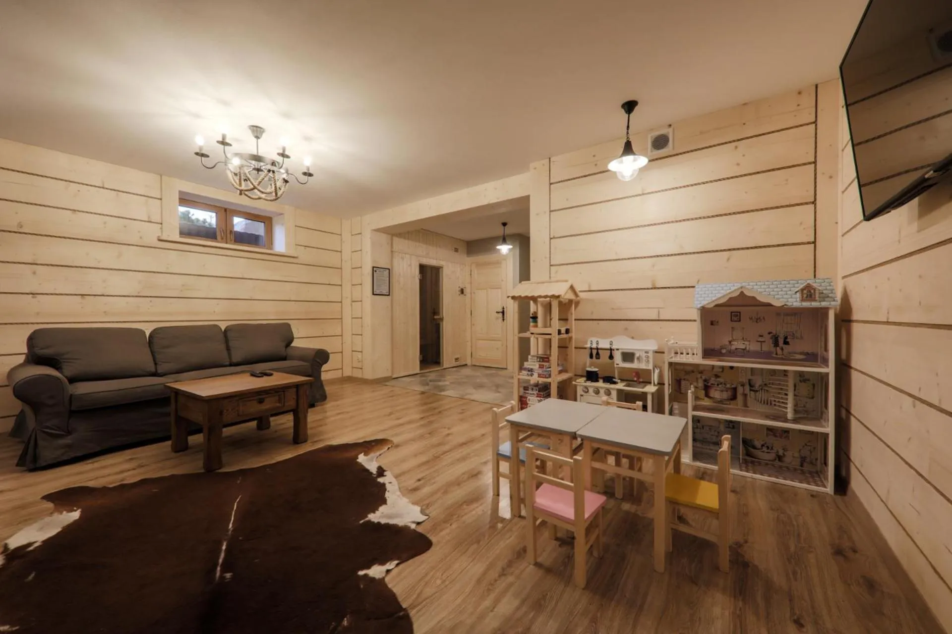 Communal lounge/ TV room in Osada Maruszyna