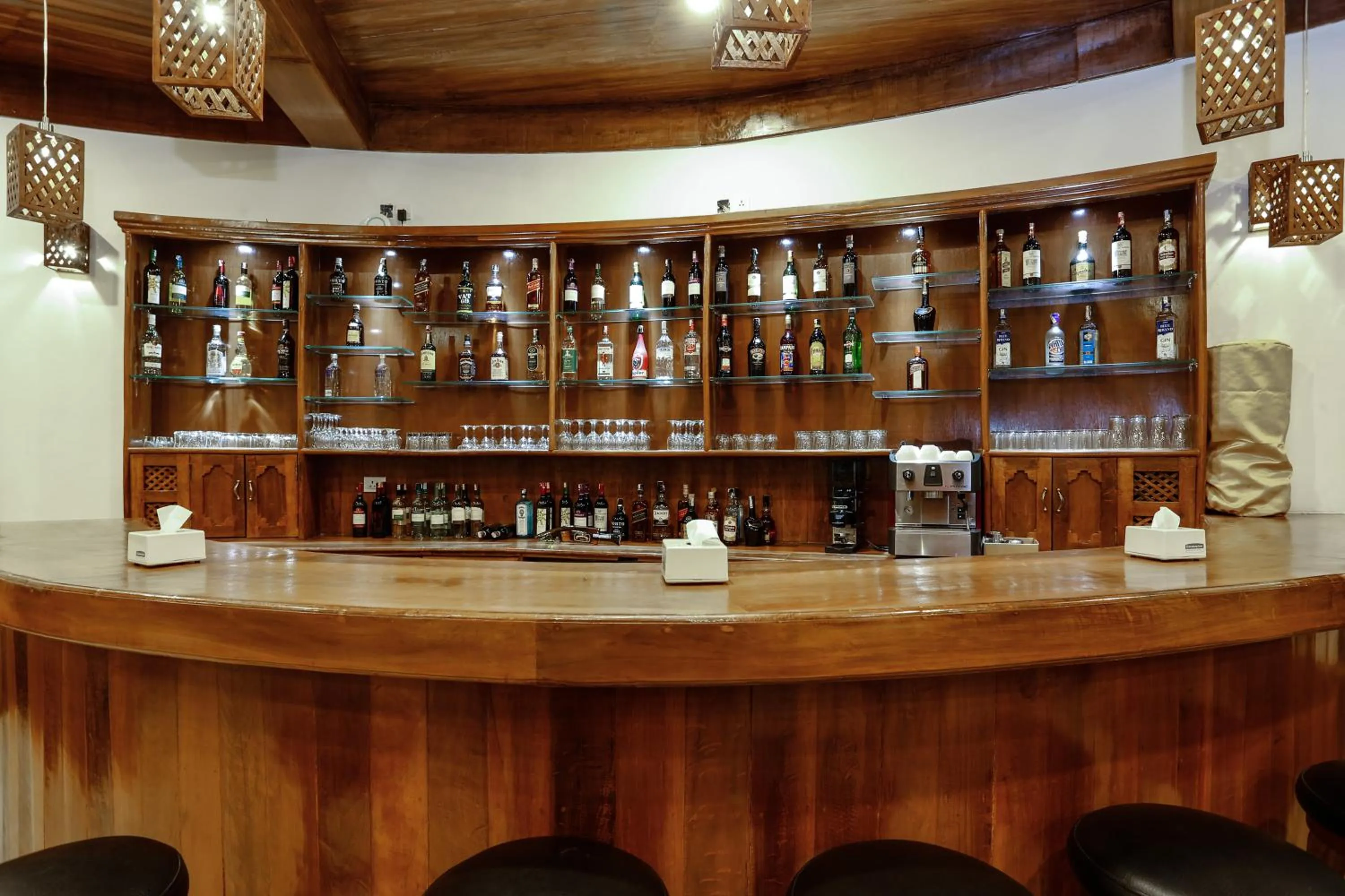 Restaurant/places to eat in Rupakot Resort