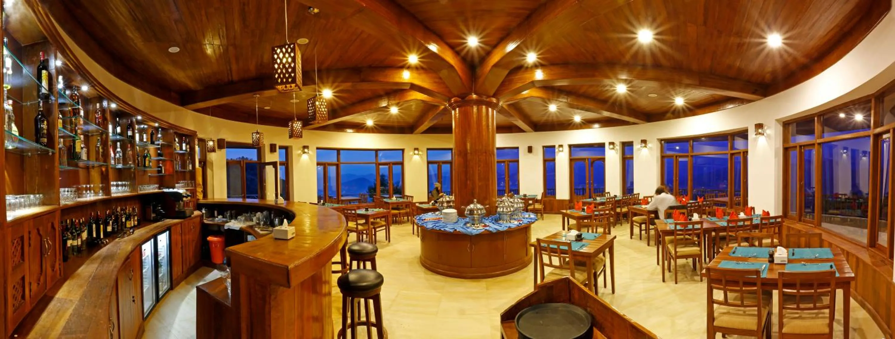 Restaurant/places to eat in Rupakot Resort