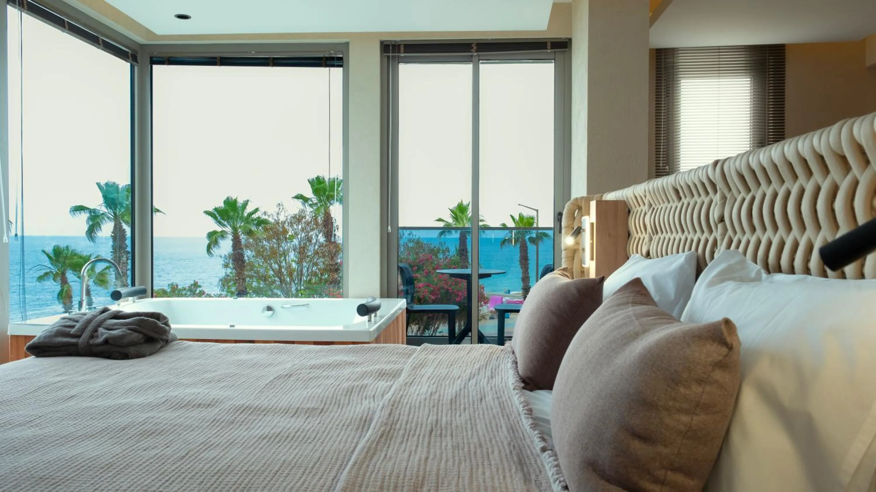 Bedroom, Bed in Kleopatra Dreams Beach Hotel