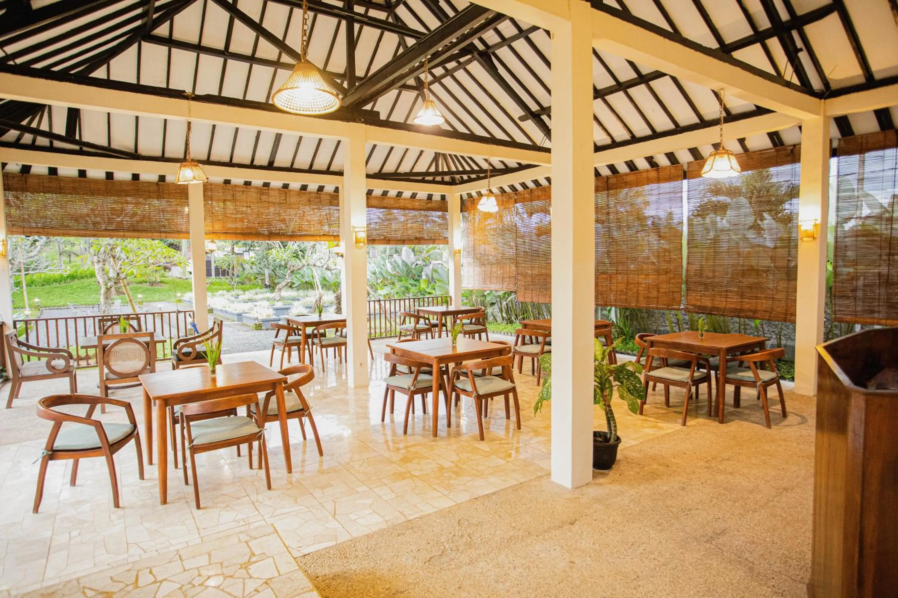 Restaurant/places to eat in Domisili Ijen Cliff By Fays Hospitality