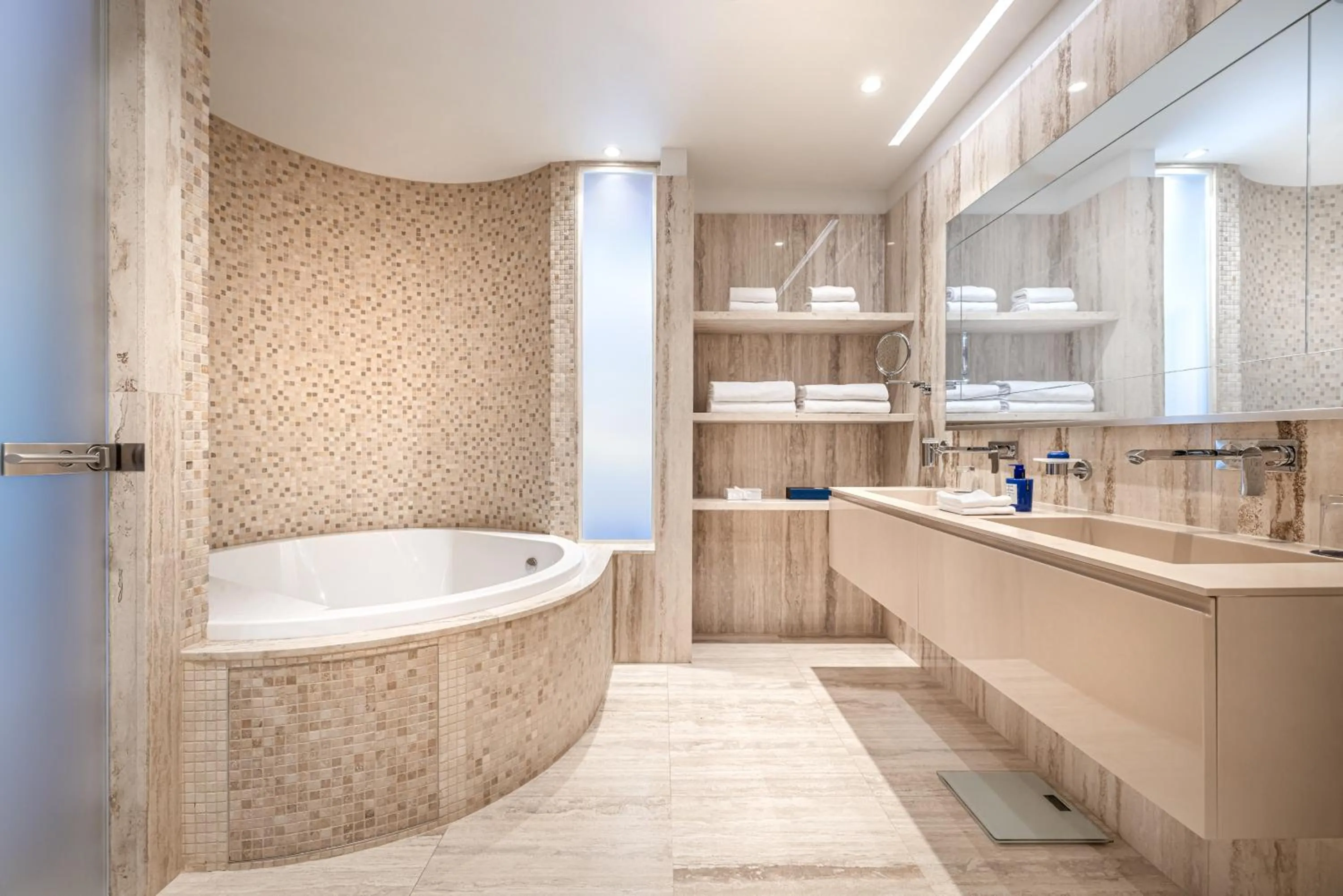 Shower in Boutique Hotel Alhambra