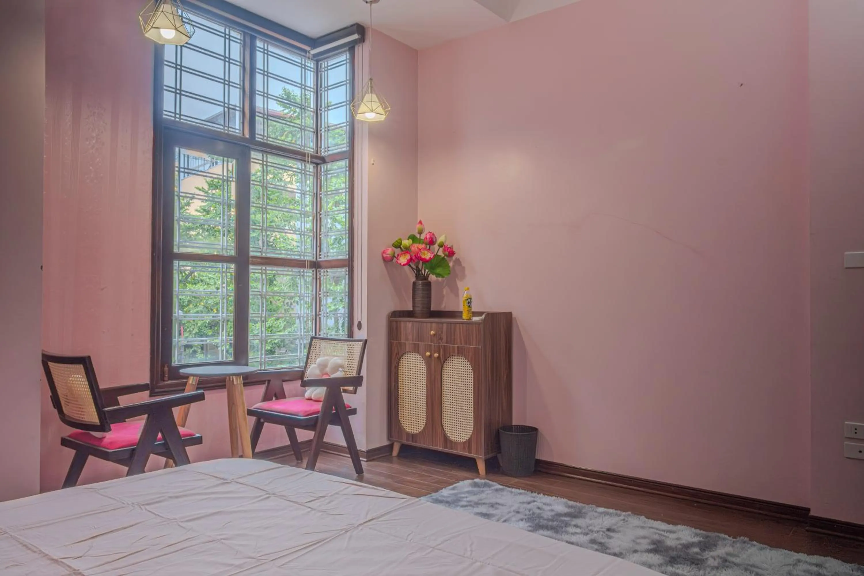 Quiet street view in La Sen Westlake Tay Ho Homestay