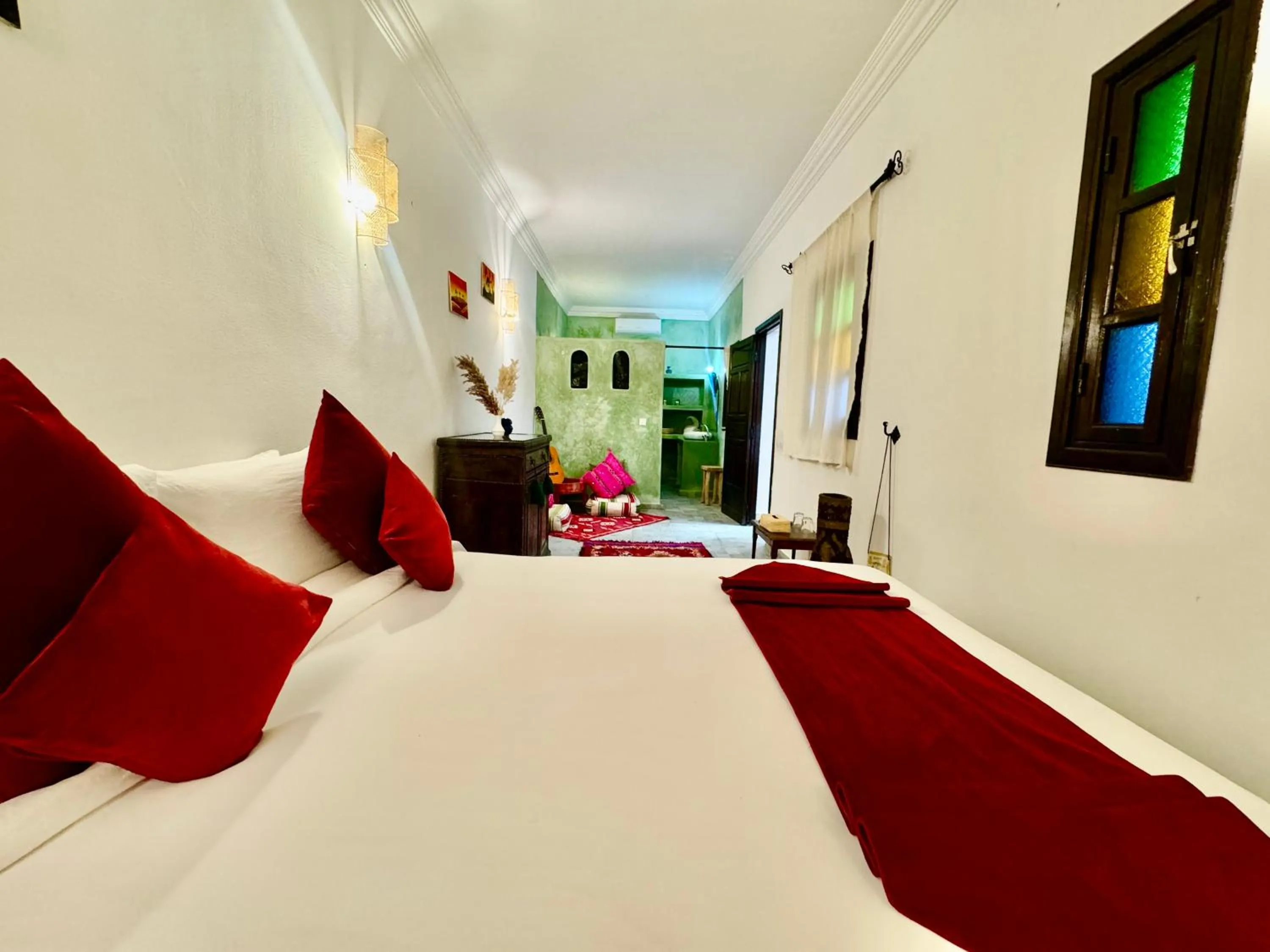 Photo of the whole room, Bed in Riad Iklil