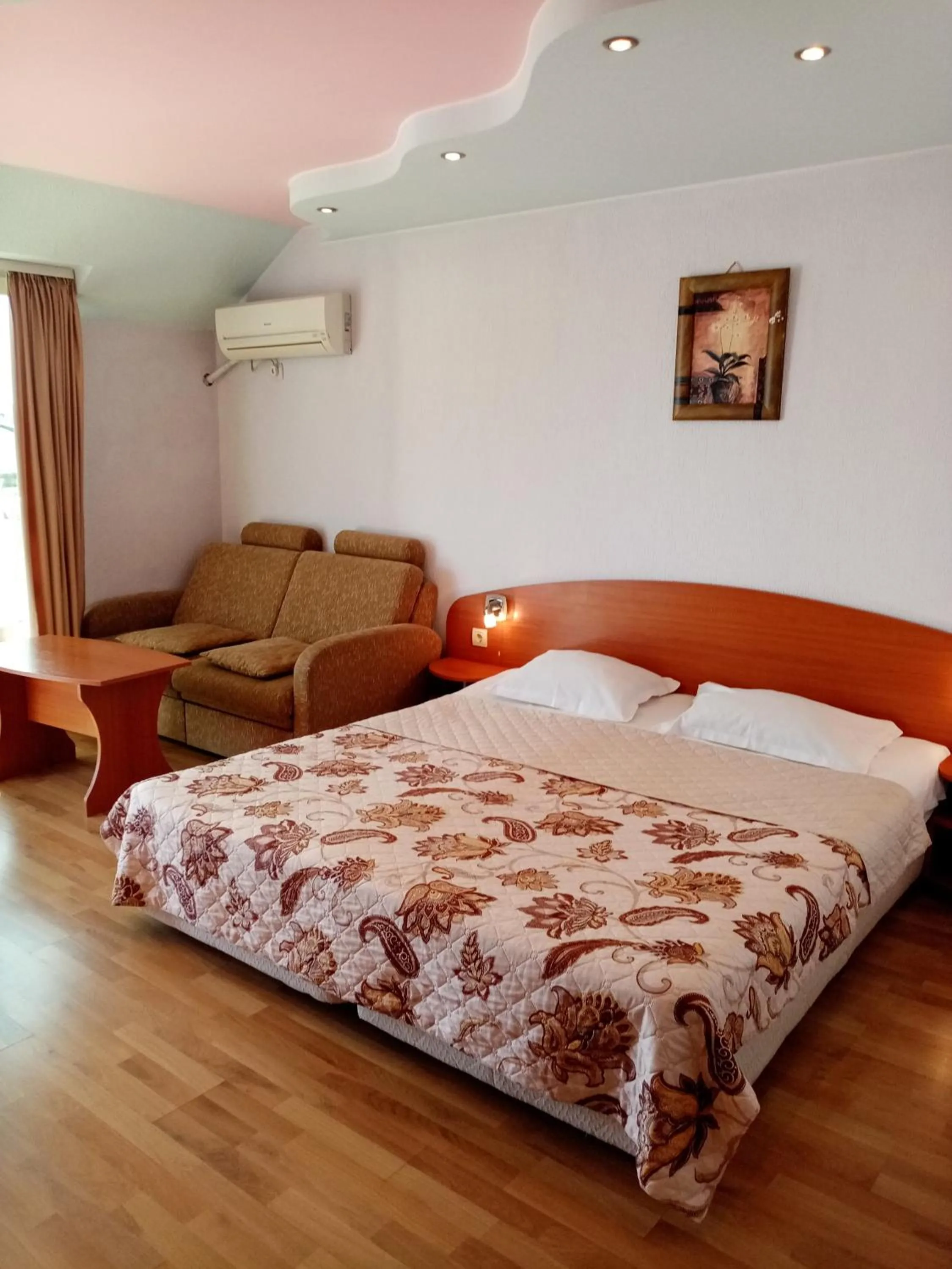 Bed in Apartments Center