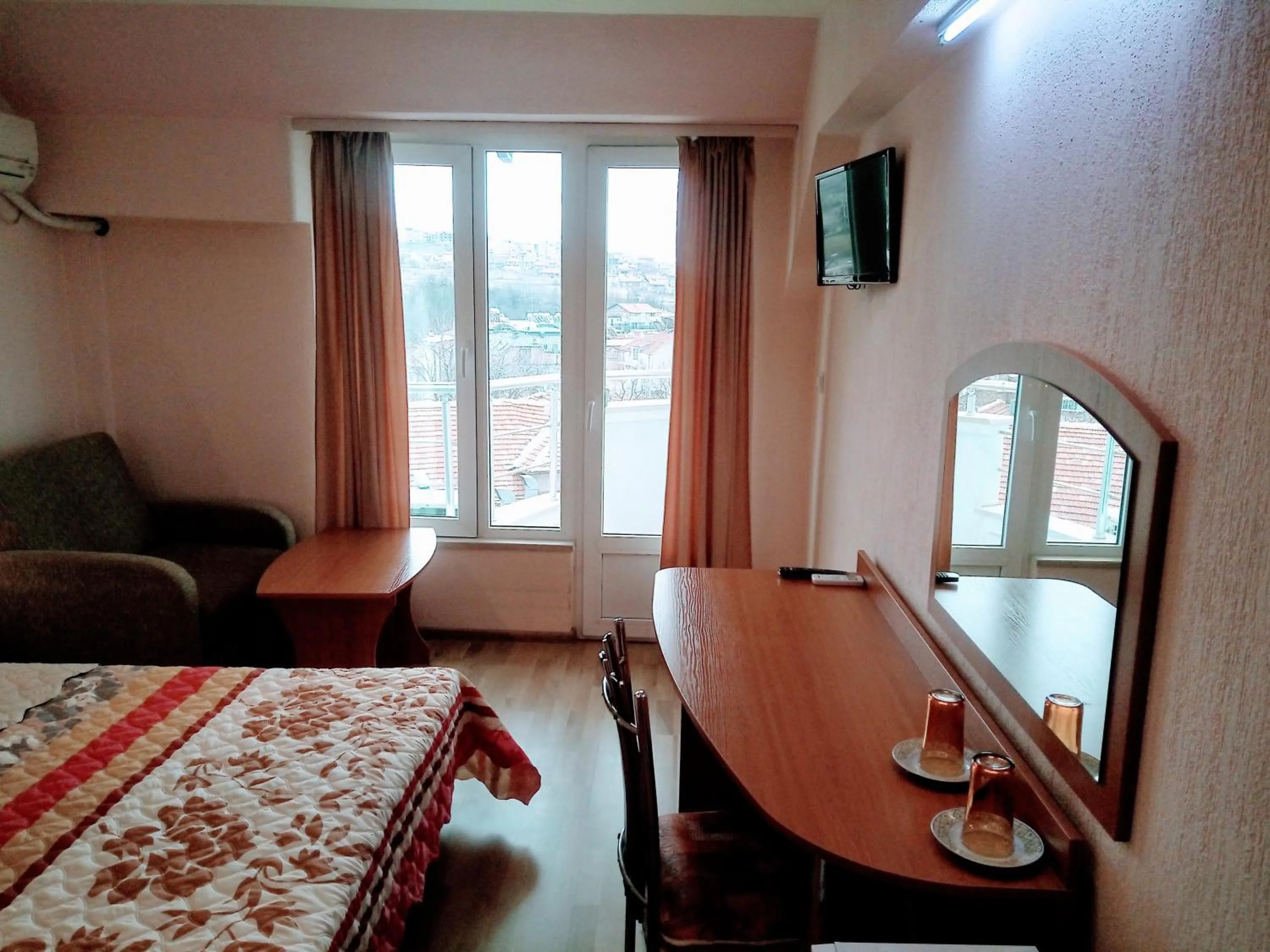 Bed in Apartments Center