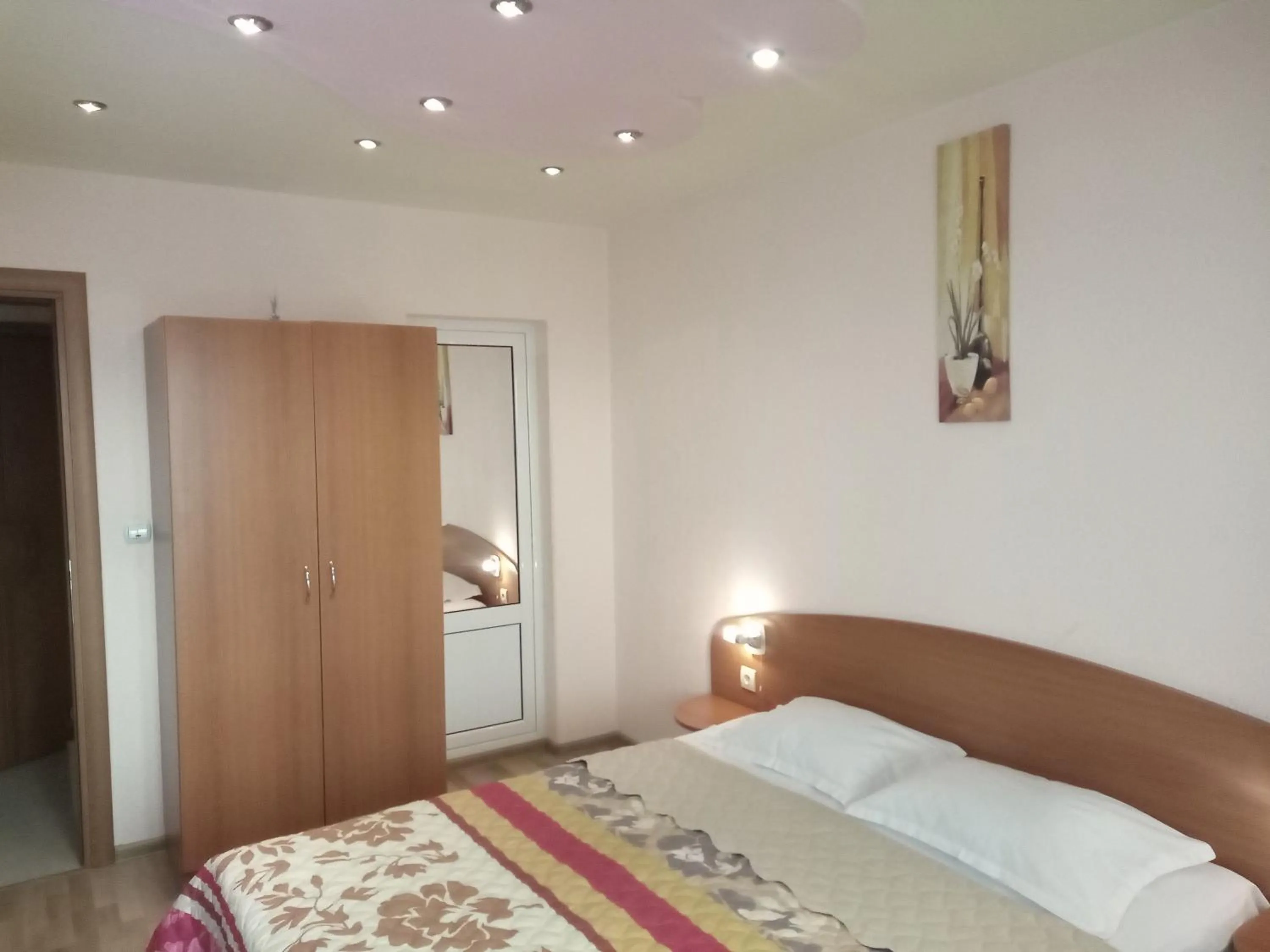 Bed in Apartments Center