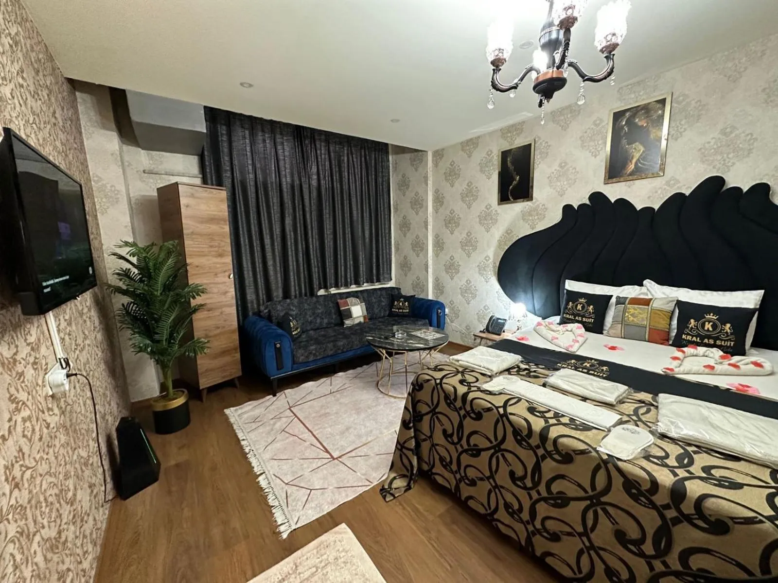 Photo of the whole room, Bed in Kral As Suite Hotel
