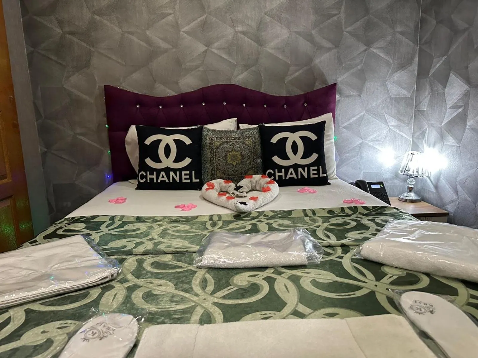 Photo of the whole room, Bed in Kral As Suite Hotel