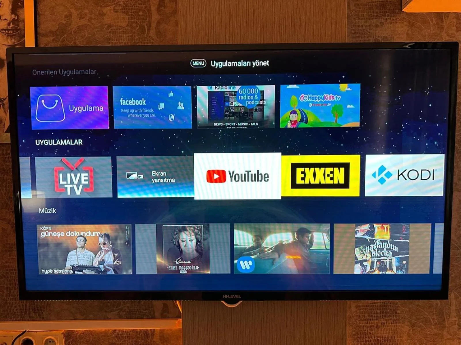 TV and multimedia in Kral As Suite Hotel