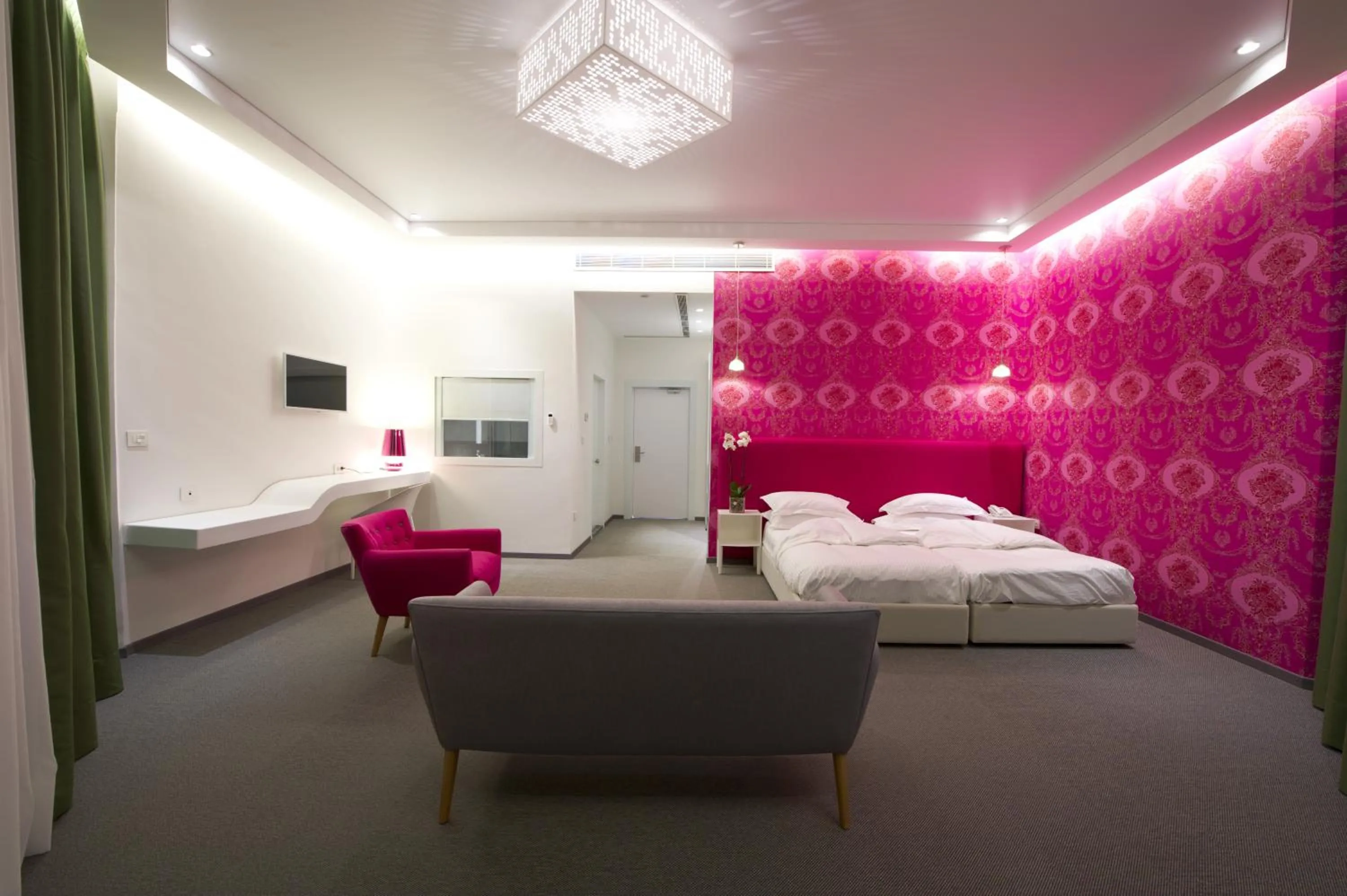 Bed in Miramar Hotel Resort and Spa