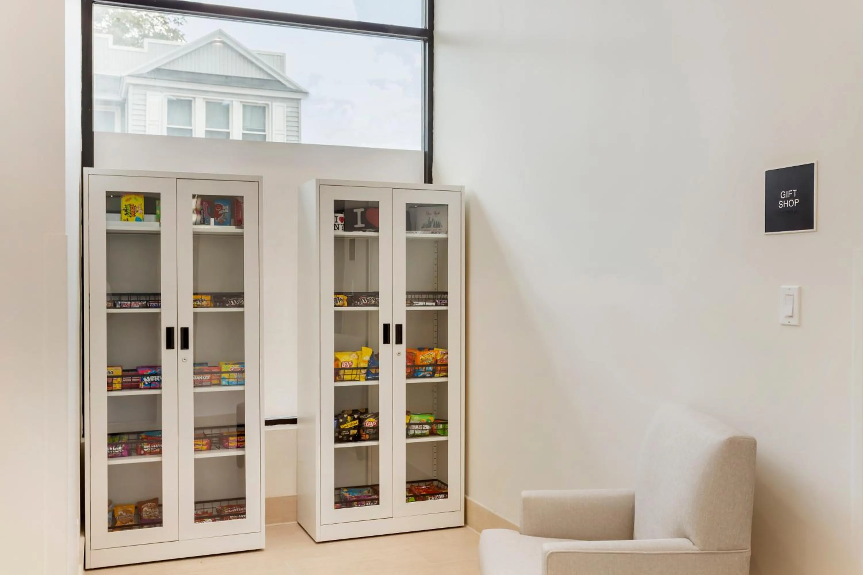 Food and drinks in Red Roof Inn PLUS Jamaica, NY - JFK Airport