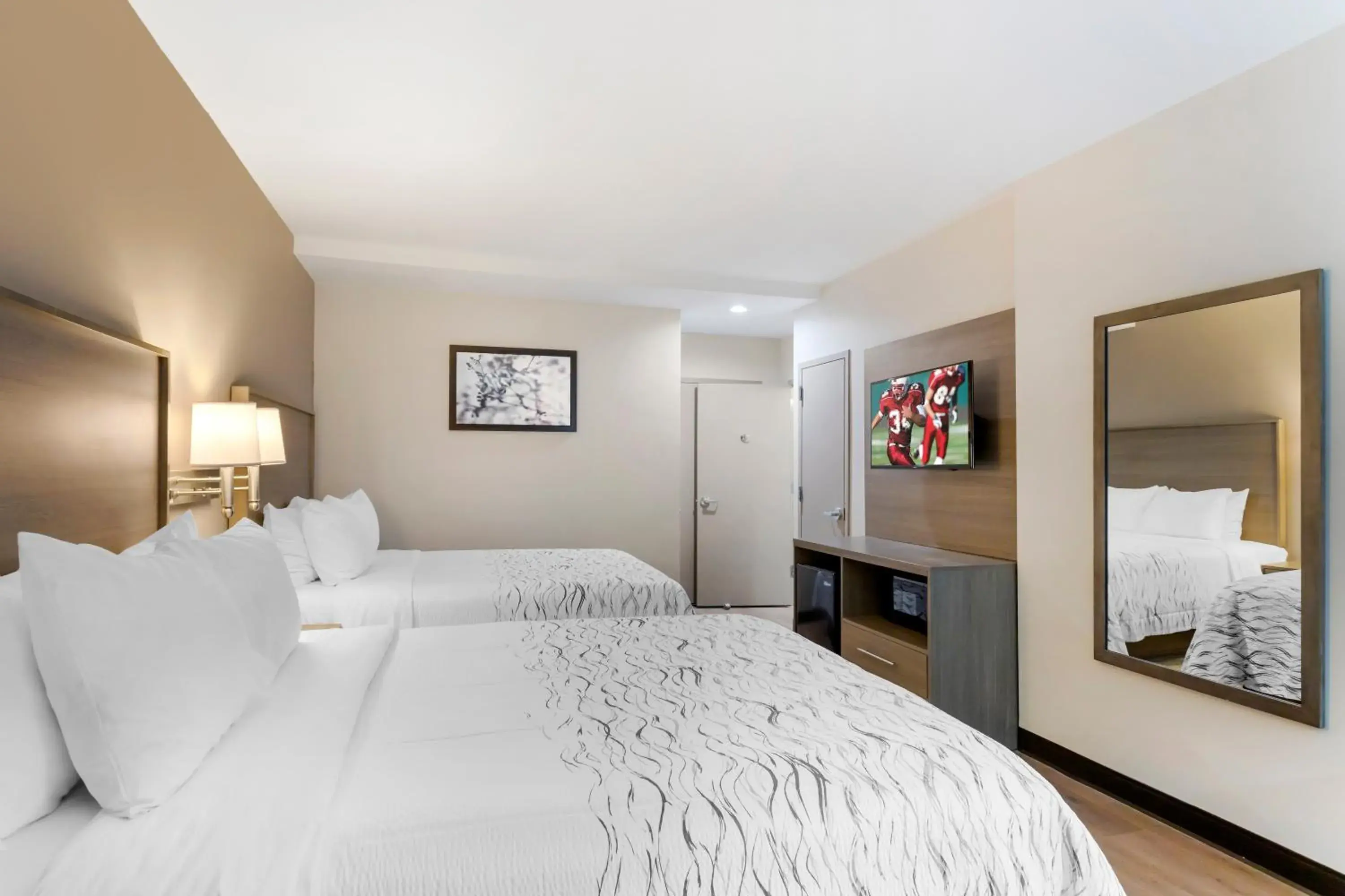 Bedroom, Bed in Red Roof Inn PLUS Jamaica, NY - JFK Airport Bedroom, Bed in Red Roof Inn PLUS Jamaica, NY - JFK Airport