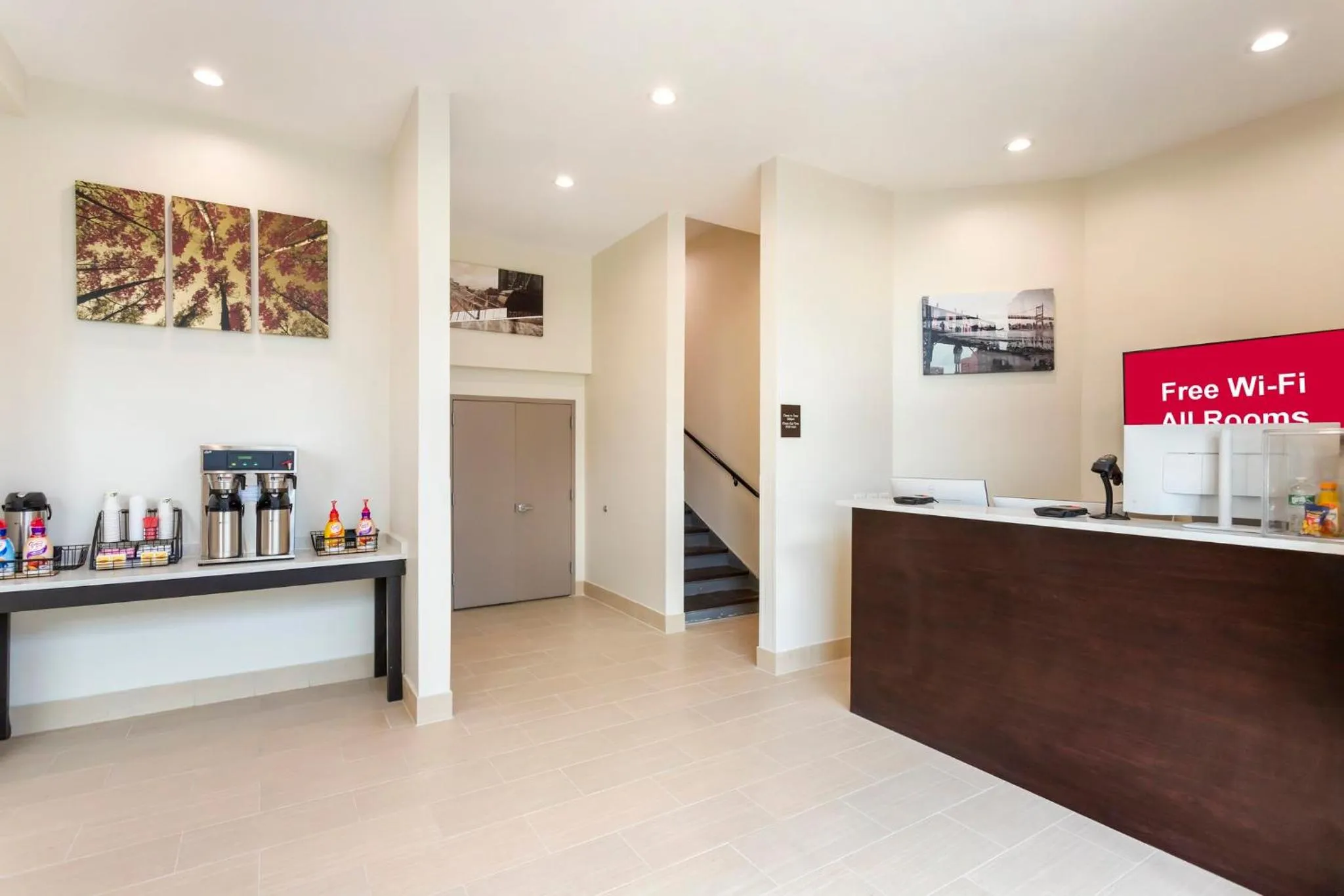 Lobby or reception in Red Roof Inn PLUS Jamaica, NY - JFK Airport