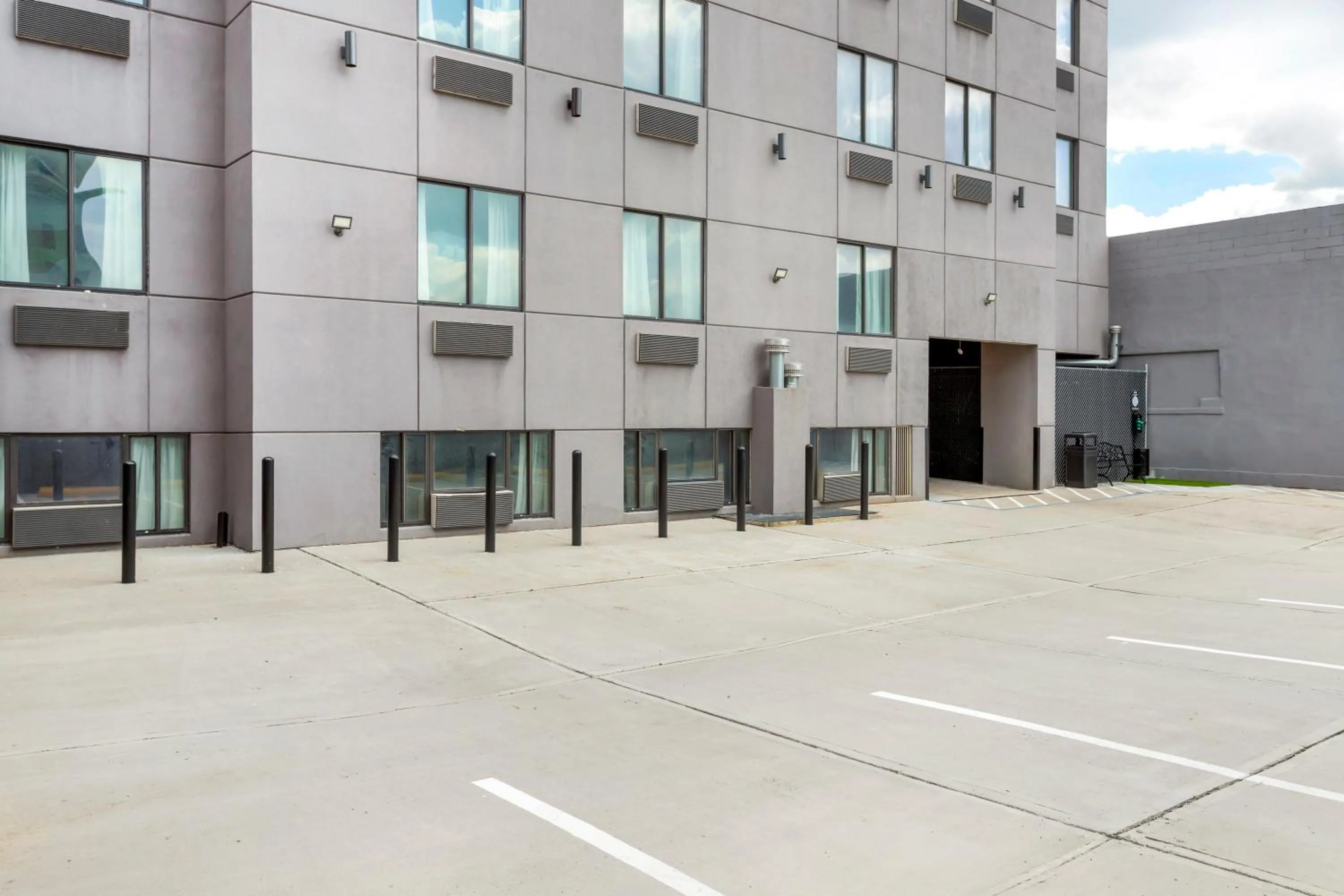 Parking in Red Roof Inn PLUS Jamaica, NY - JFK Airport