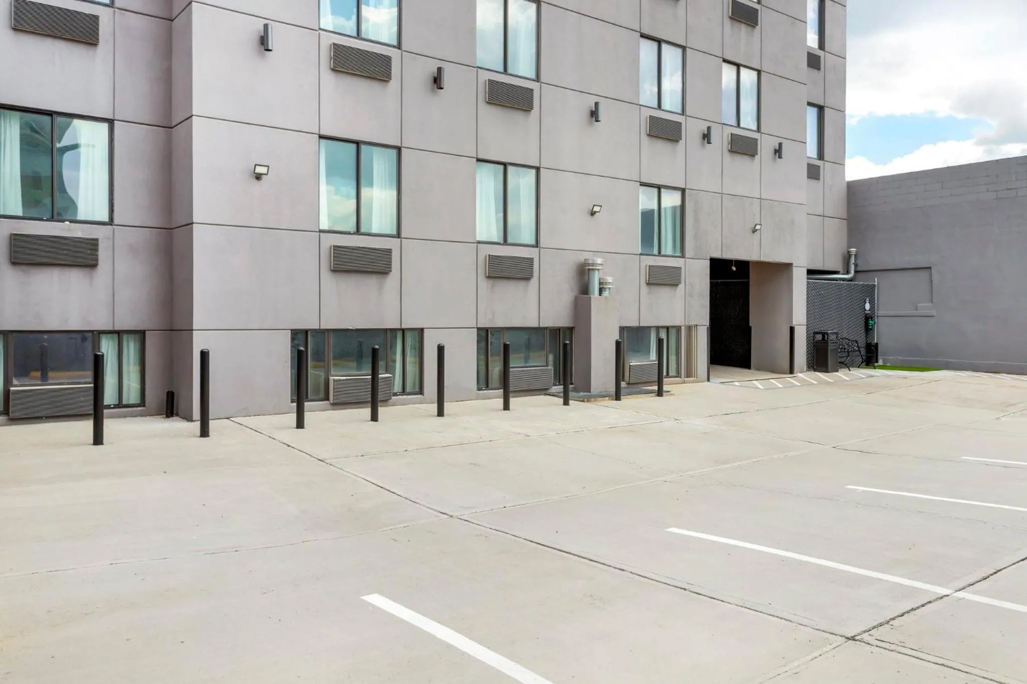 Property building in Red Roof Inn PLUS Jamaica, NY - JFK Airport