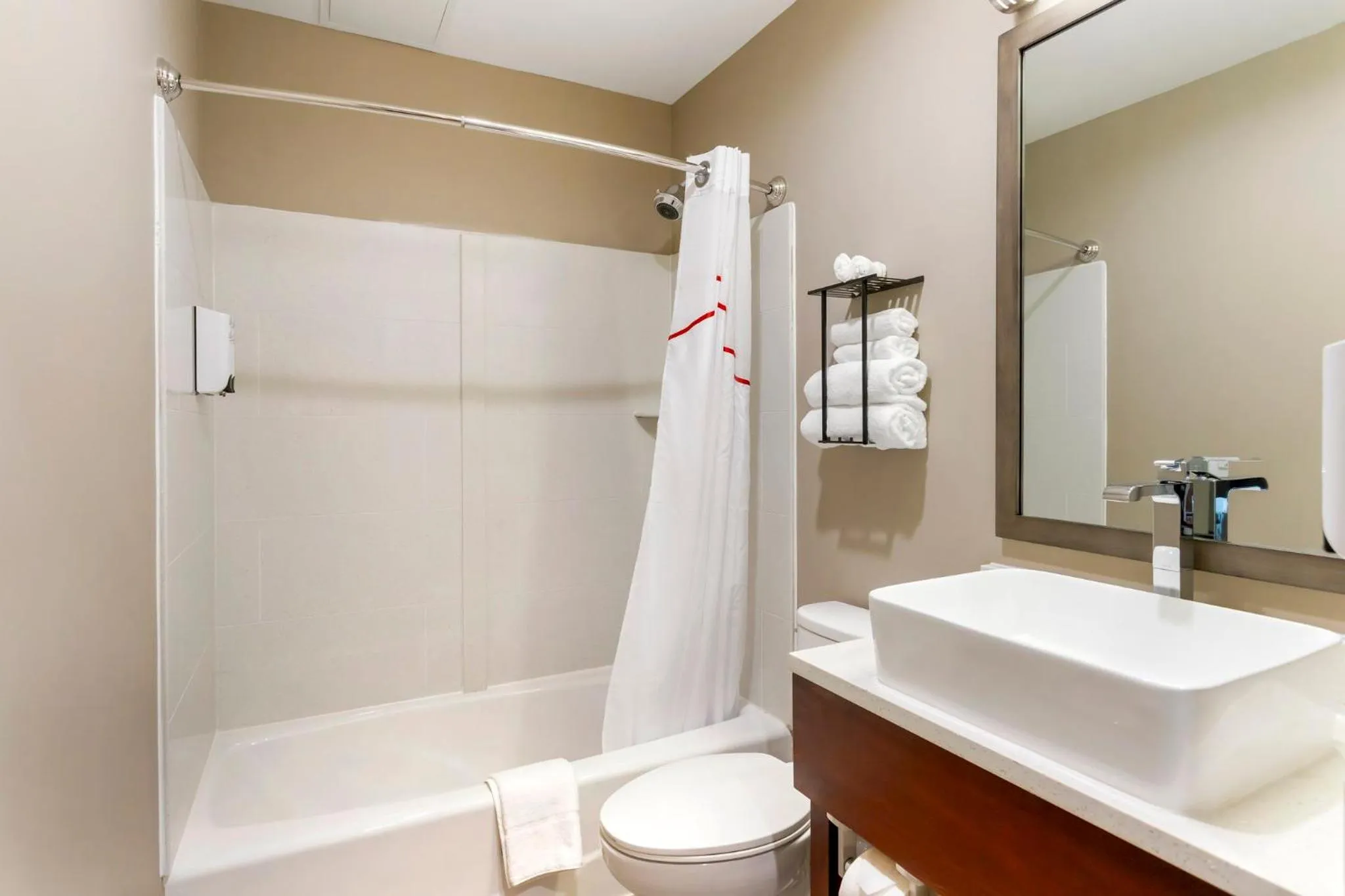 Bathroom in Red Roof Inn PLUS Jamaica, NY - JFK Airport