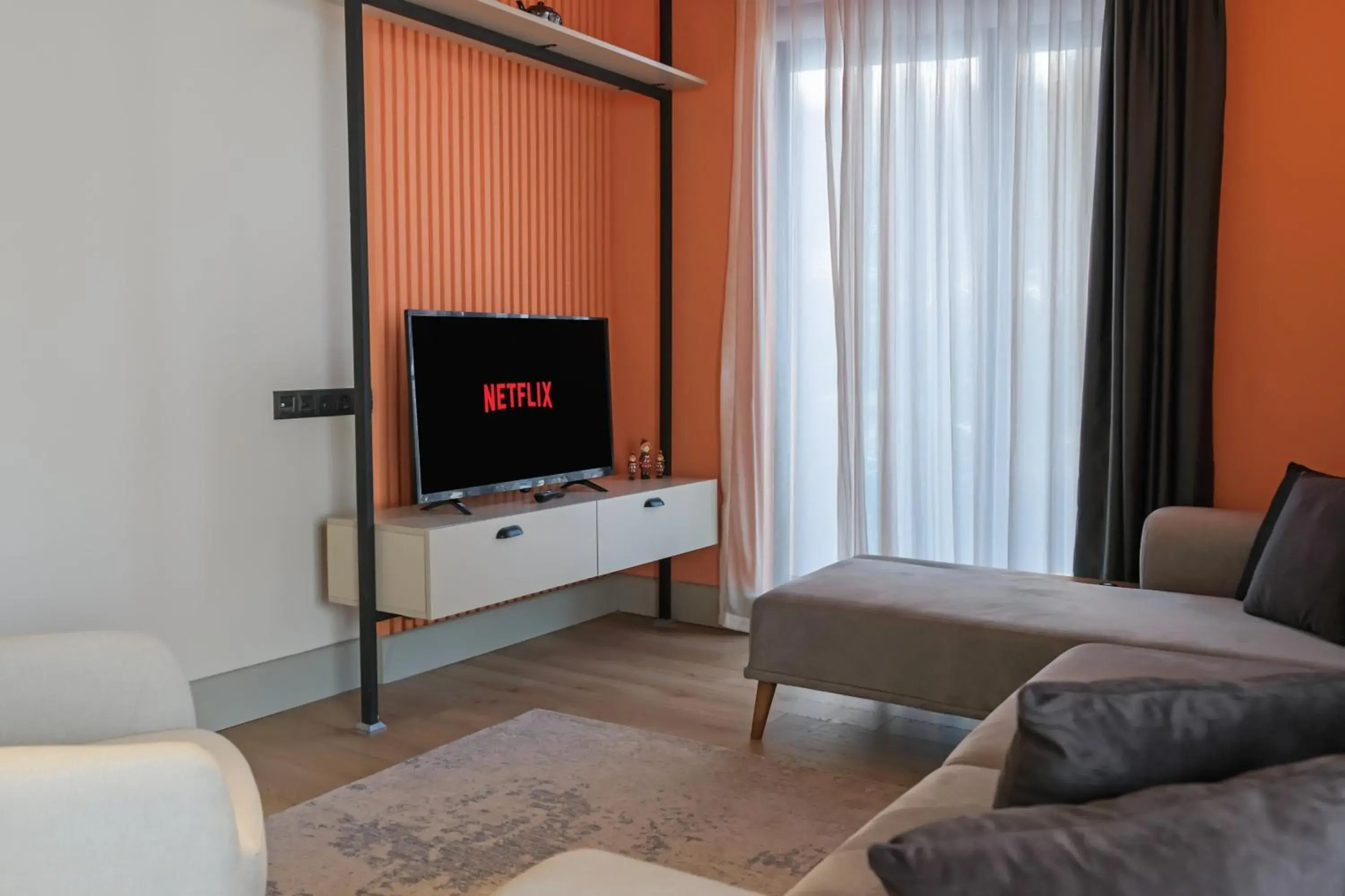 Communal lounge/ TV room in RudBlu Suites Communal lounge/ TV room in RudBlu Suites