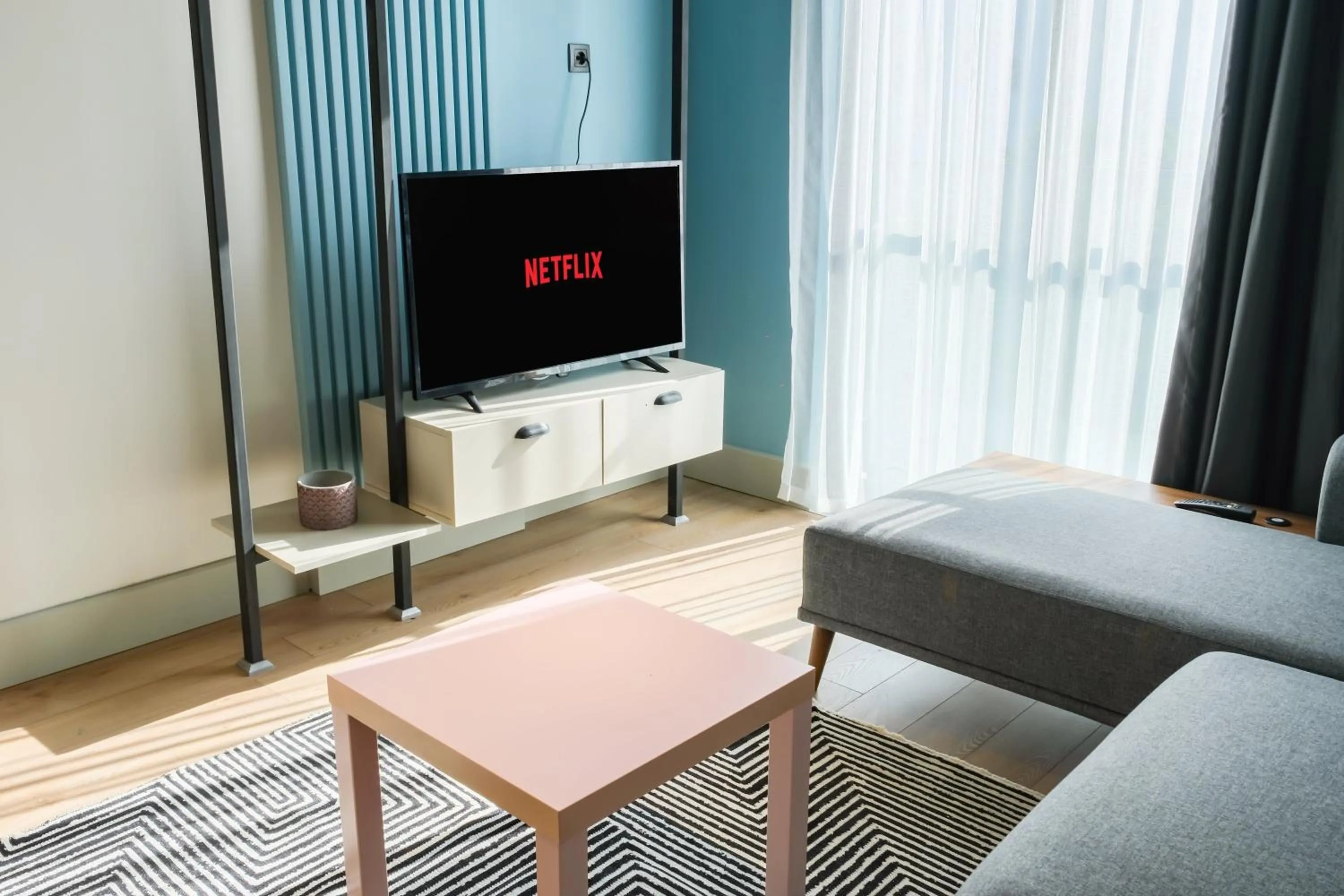 Communal lounge/ TV room in RudBlu Suites