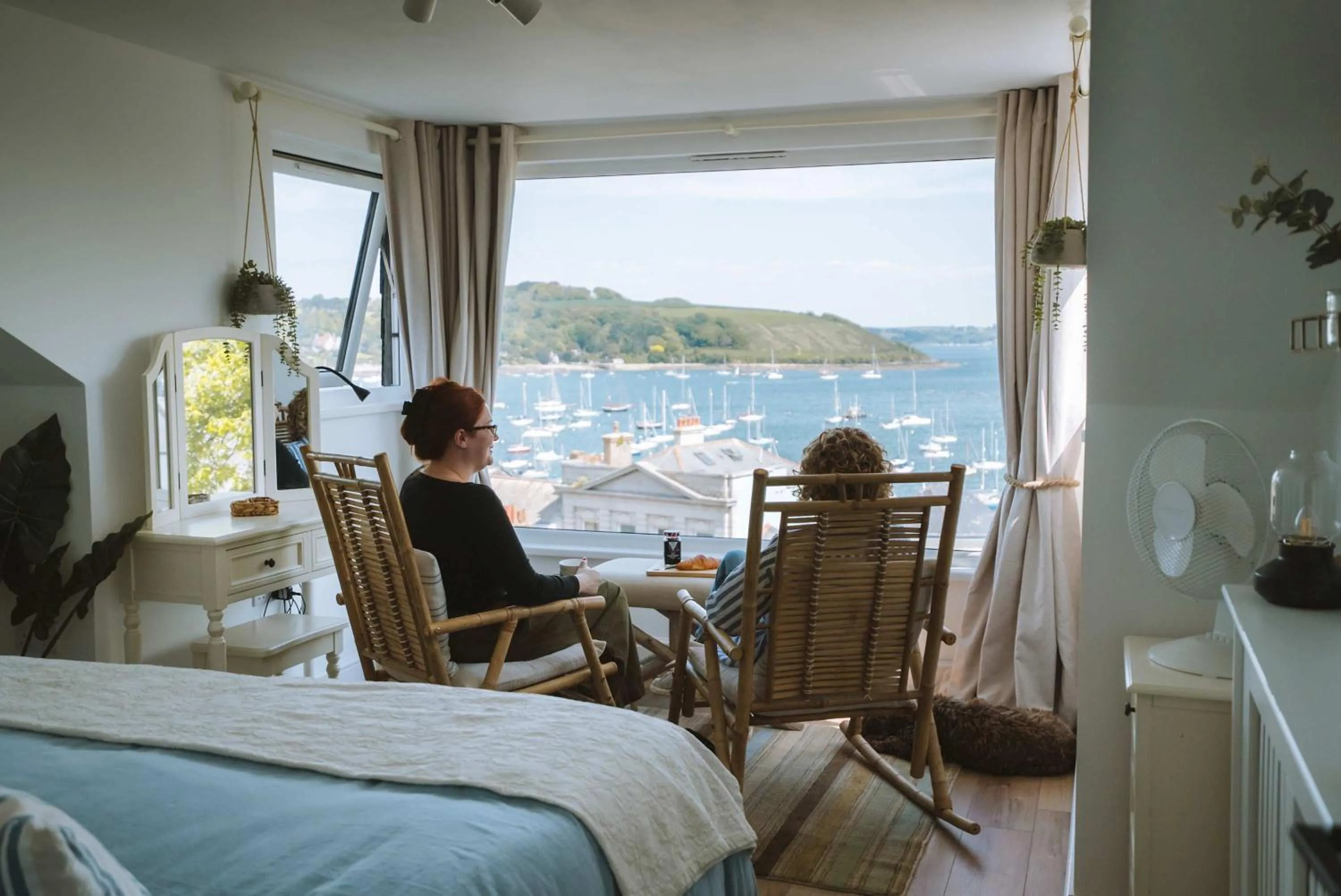 Stunning High Street Townhouse With Sea Views & Parking at 'Tide View Townhouse'