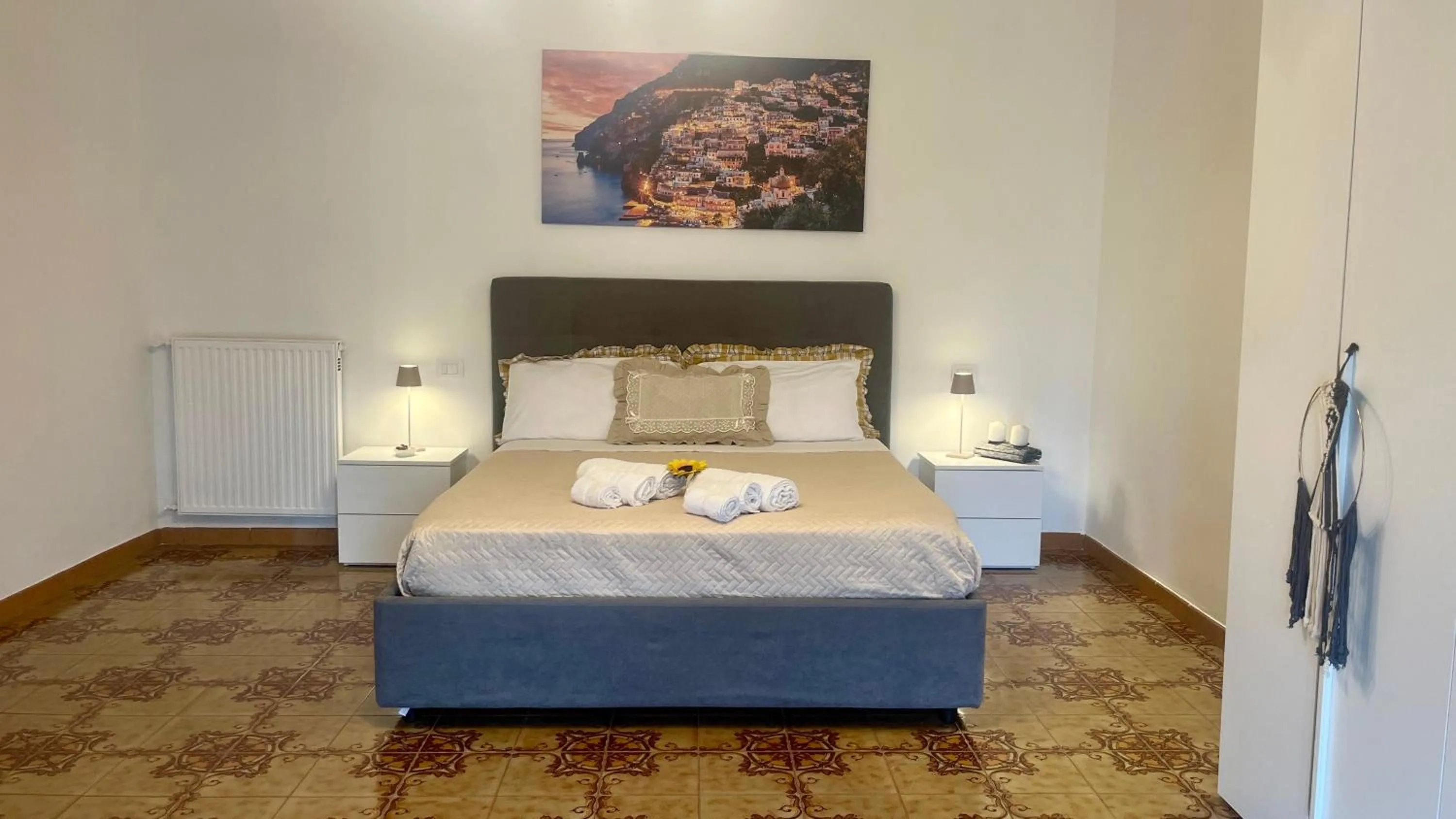 Home Jocy Spacious 3 Bed rooms Apartment with private Parking Ideal for Groups
