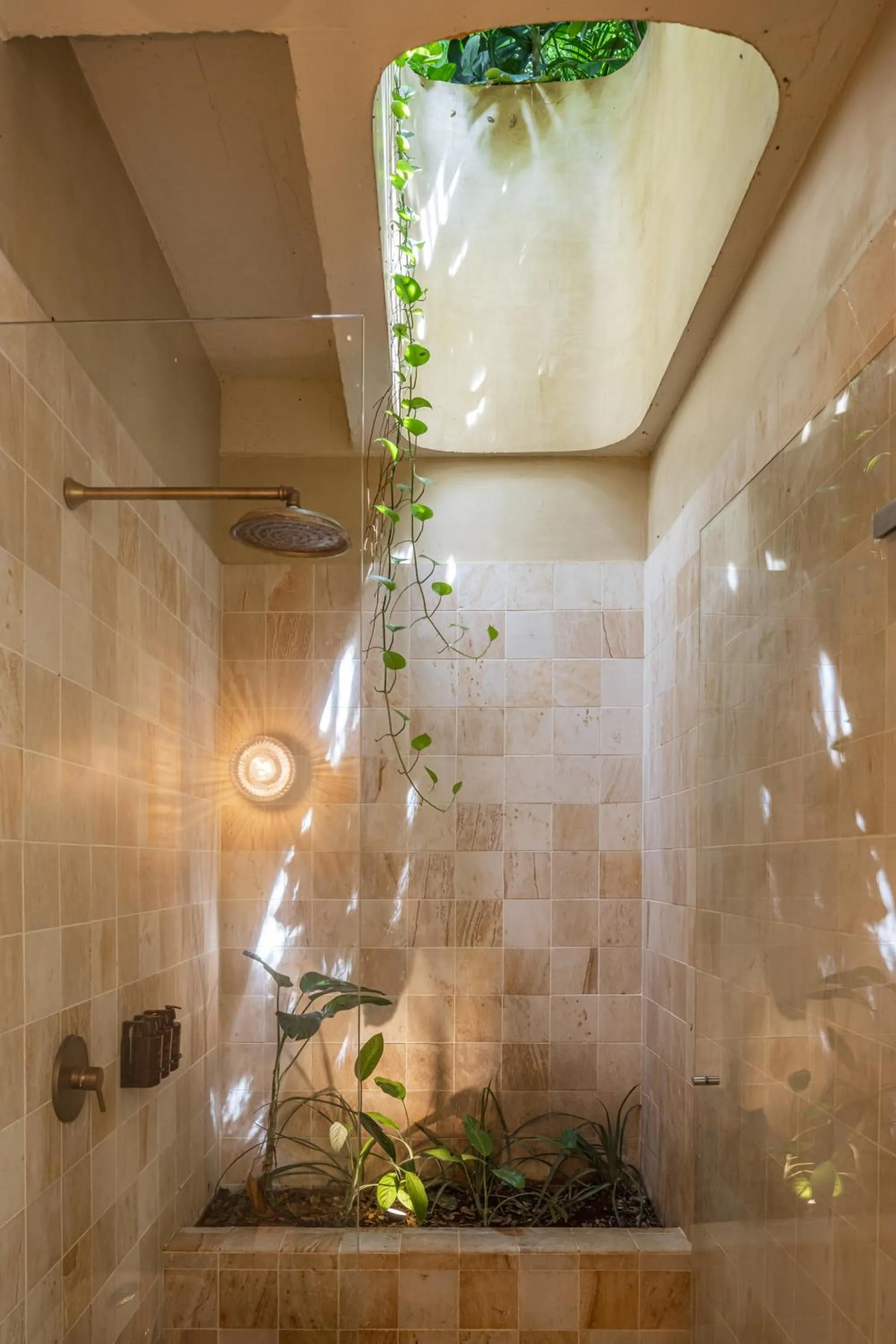 Shower in Arde La Selva
