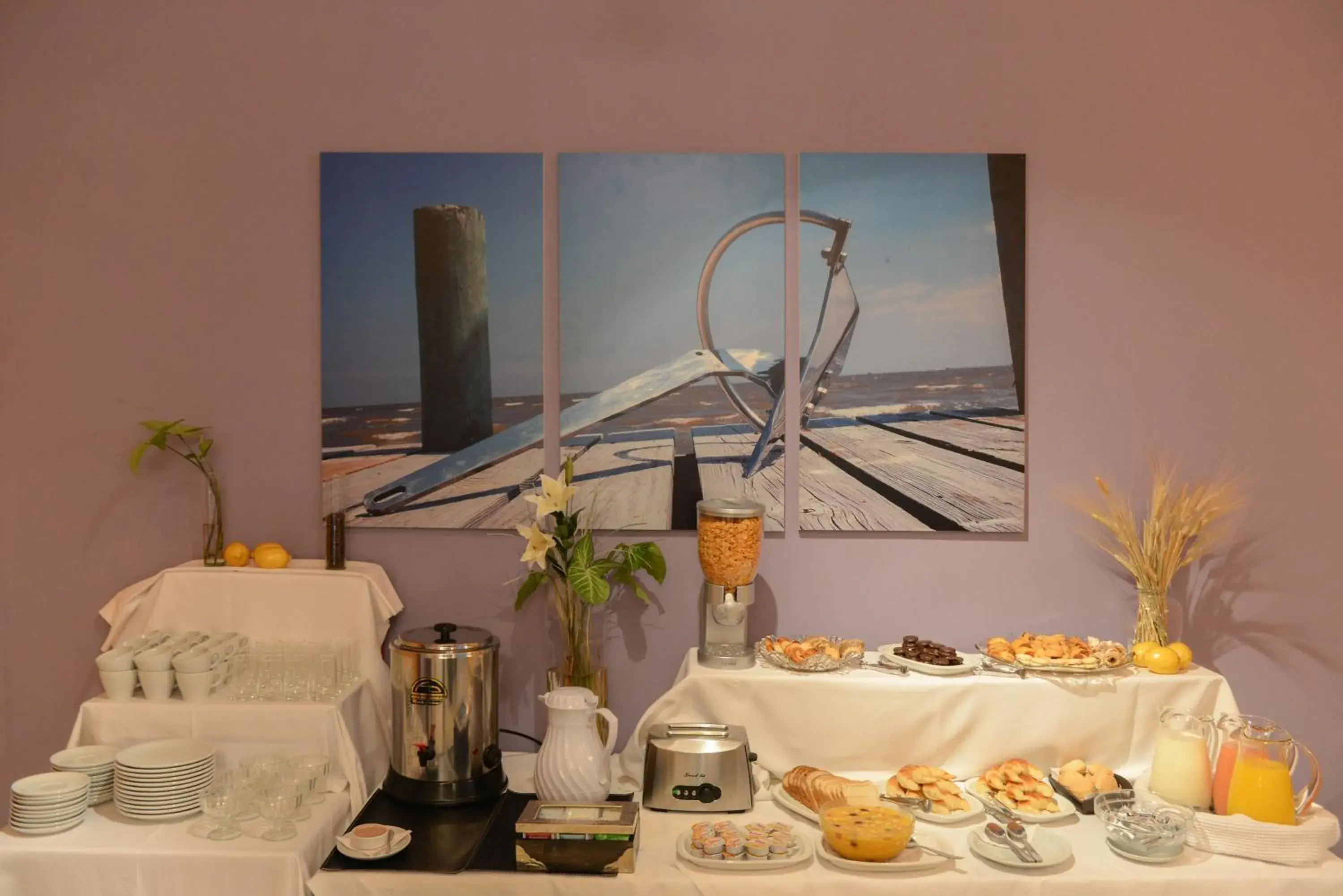 Restaurant/places to eat in Santiago Hotel Restaurant/places to eat in Santiago Hotel