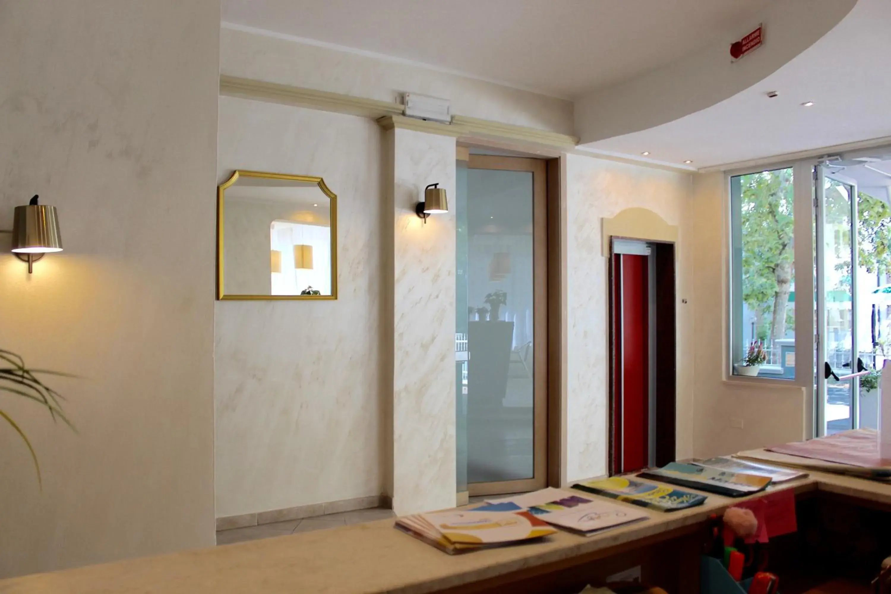 Facade/entrance in King Hotel Facade/entrance in King Hotel