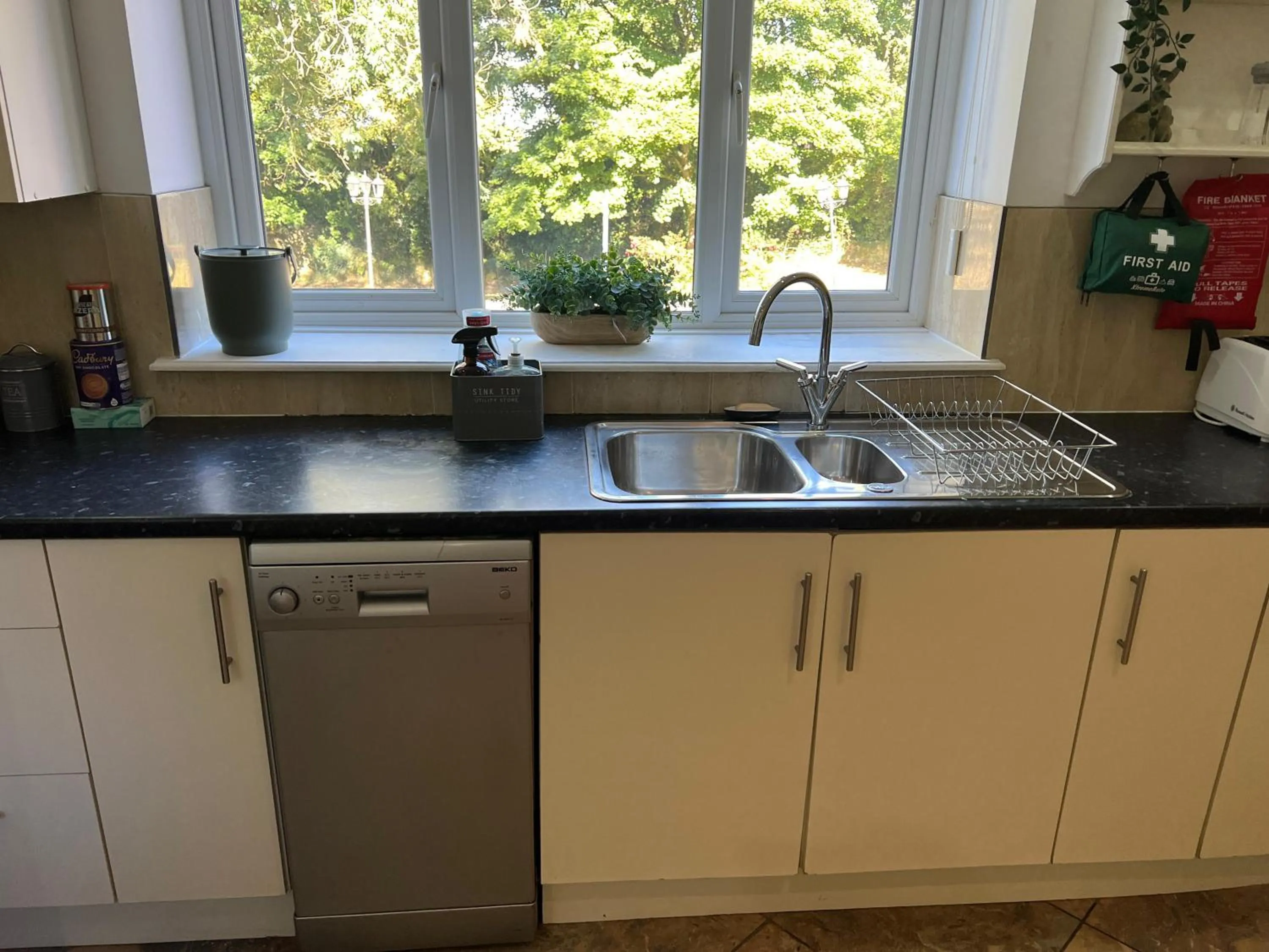 Kitchen or kitchenette in Quarrie House
