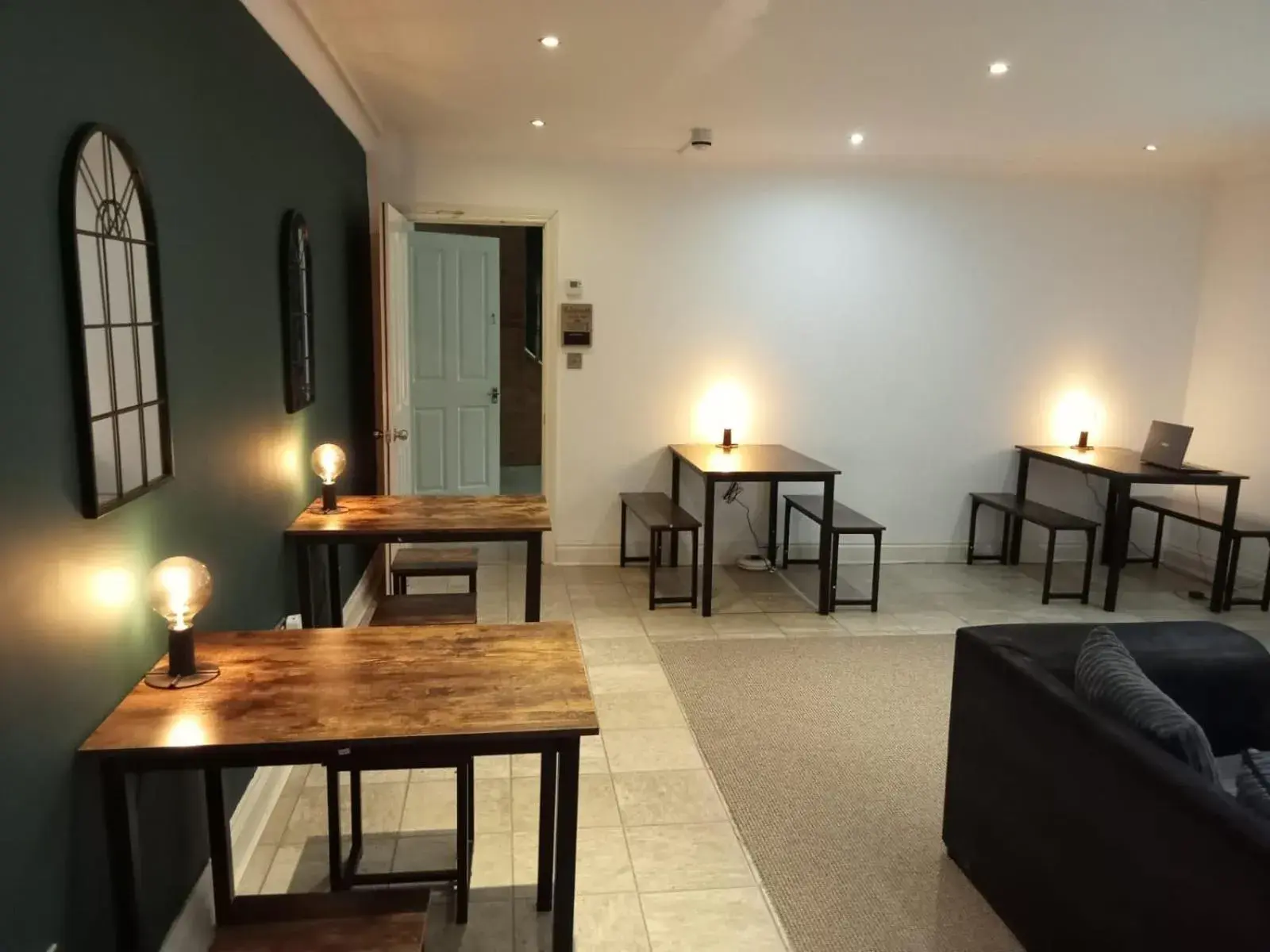 Family Room with Bathroom in Quarrie House Family Room with Bathroom in Quarrie House