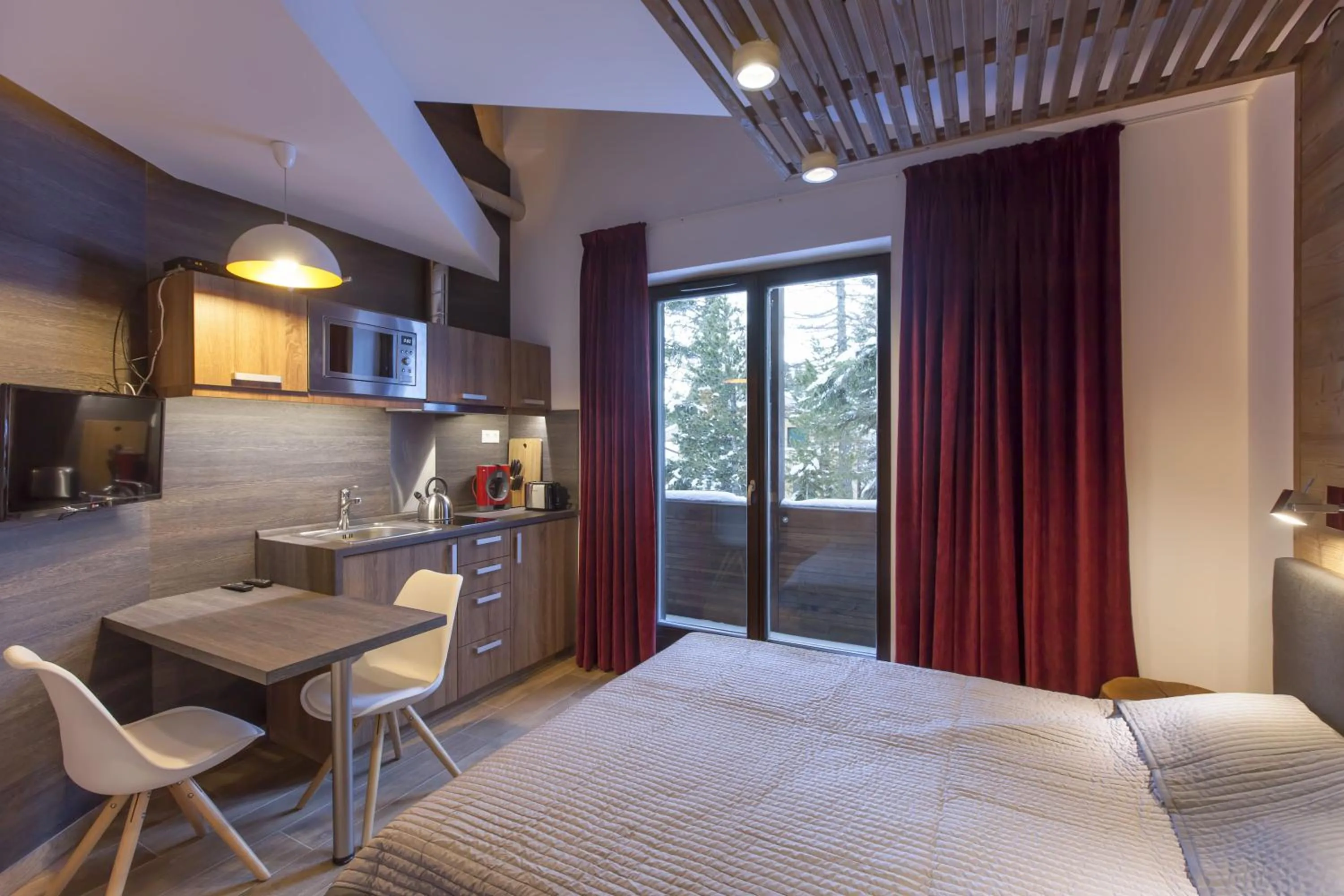 Photo of the whole room, Bed in Apparthotel SILBERSEE