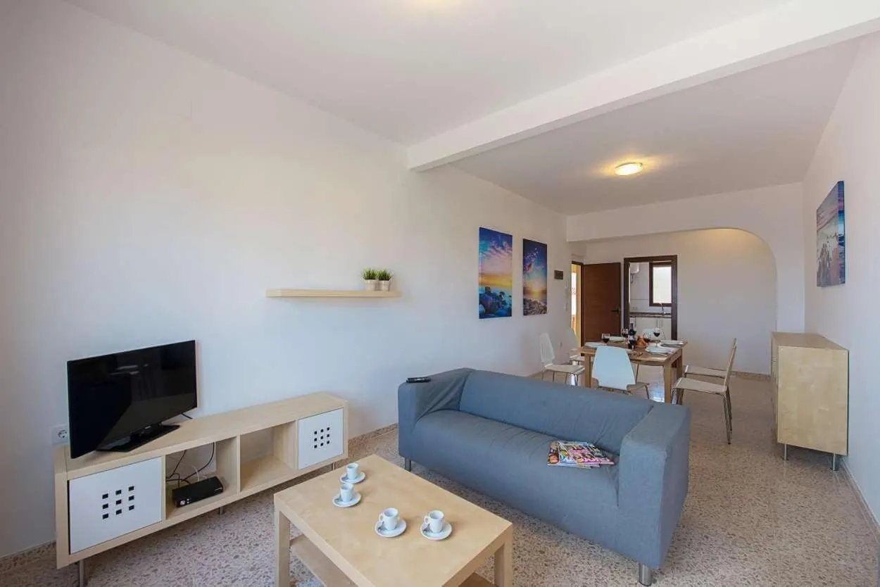 Communal lounge/ TV room in Villa Ambar - PlusHolidays