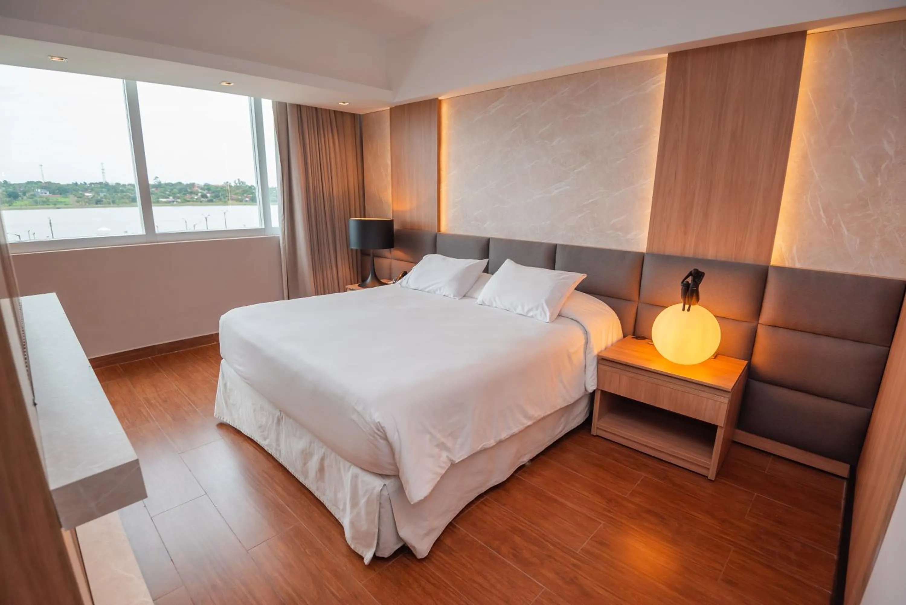 Bed in Savoy Hotel Encarnación