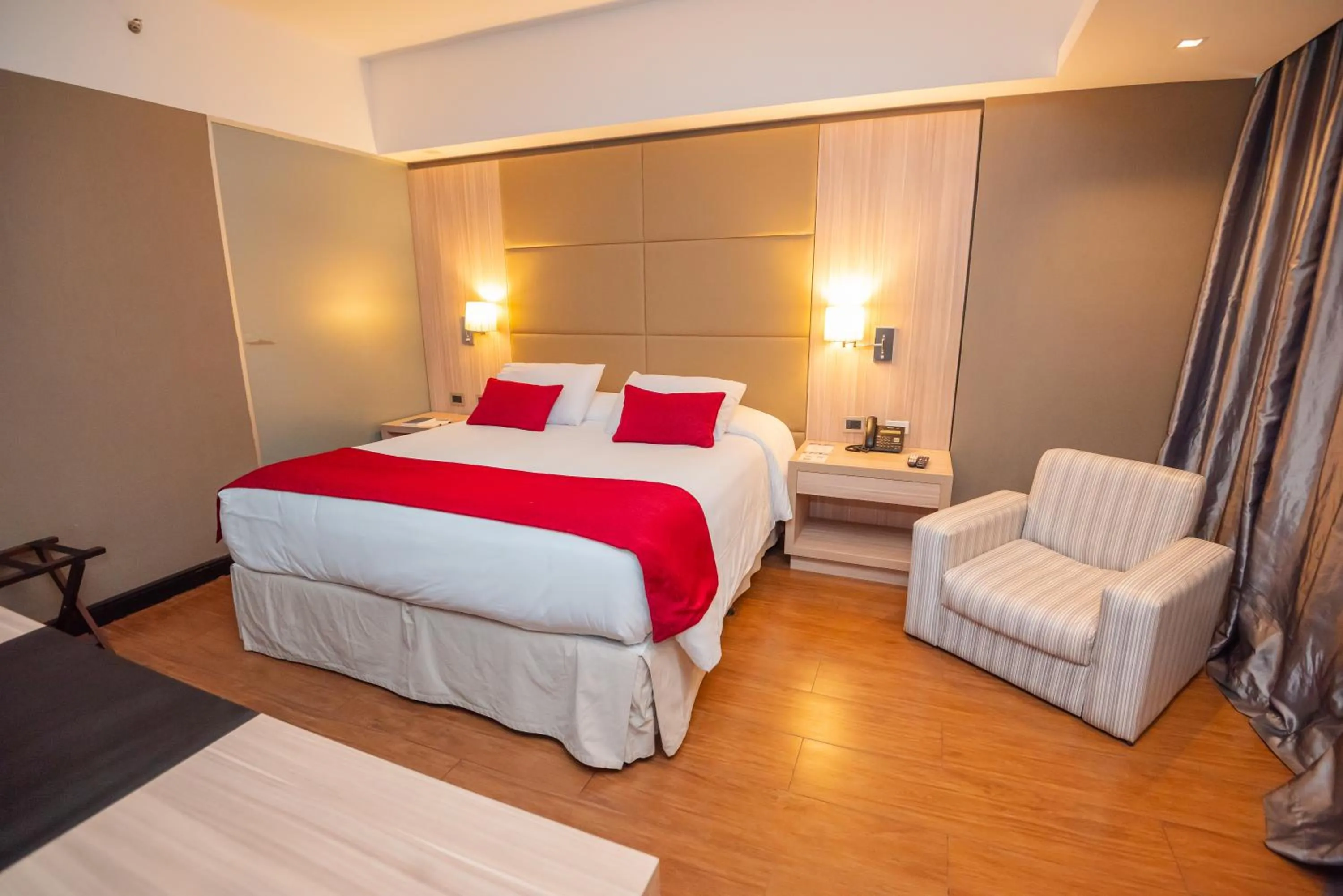 Bed in Savoy Hotel Encarnación