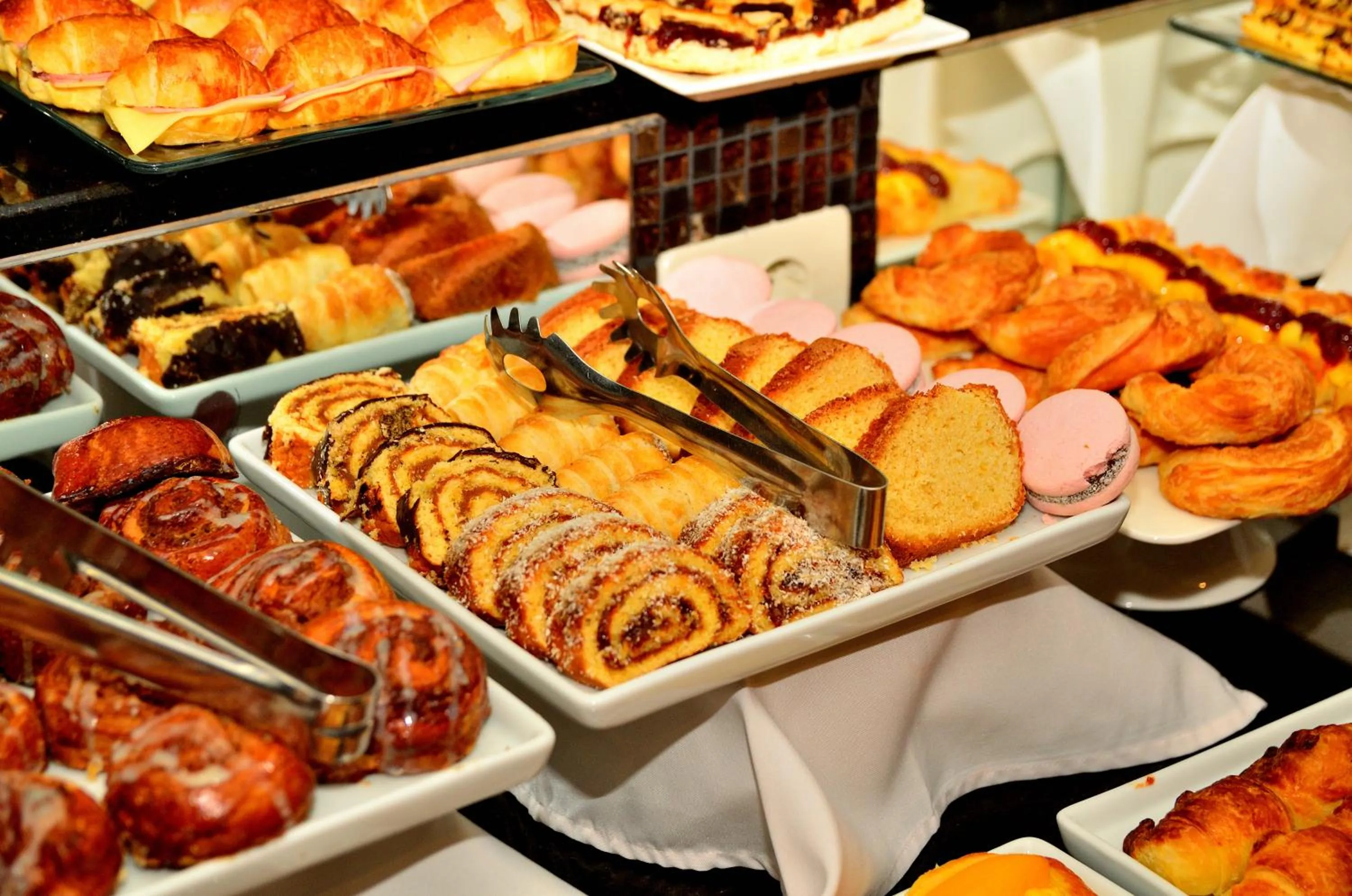 Buffet breakfast in Savoy Hotel Encarnación