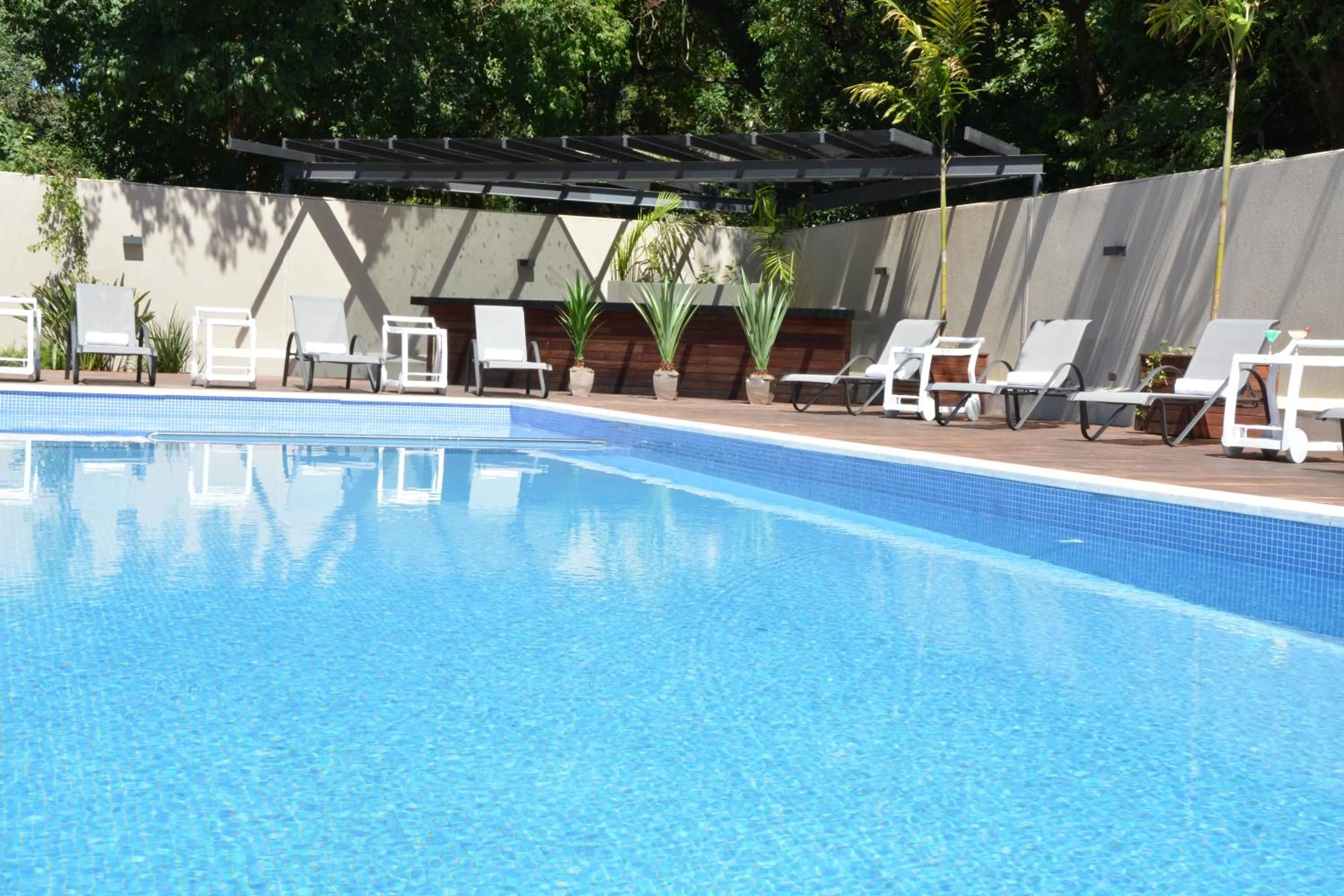 Swimming pool in Savoy Hotel Encarnación