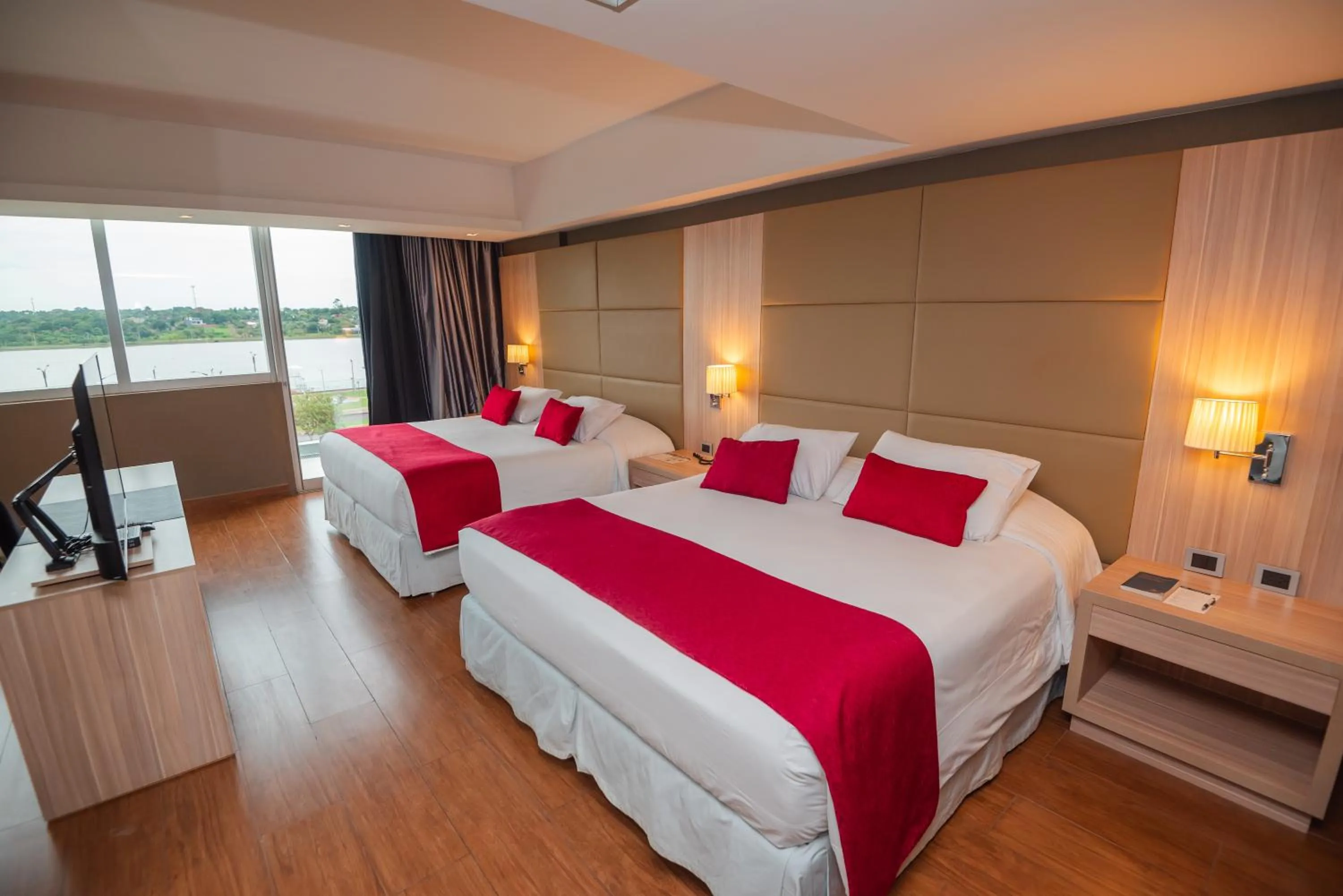 Bed in Savoy Hotel Encarnación