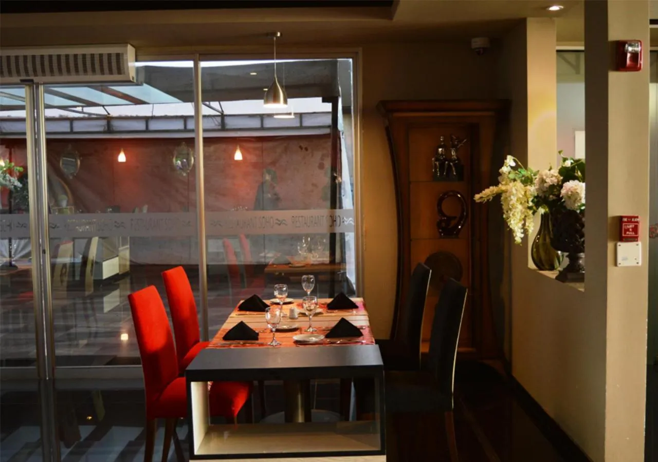 Restaurant/places to eat in Savoy Hotel Encarnación