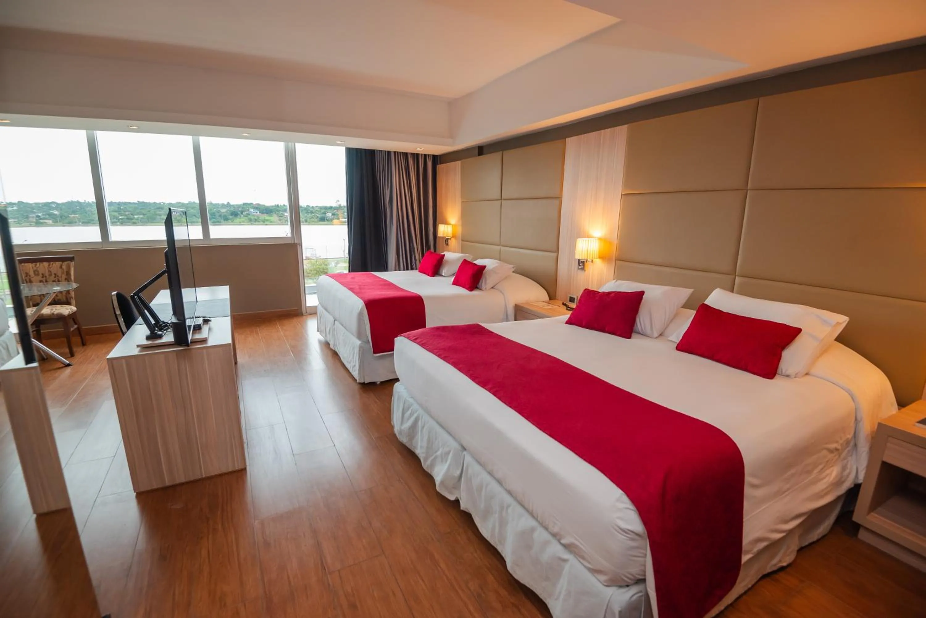 Bed in Savoy Hotel Encarnación