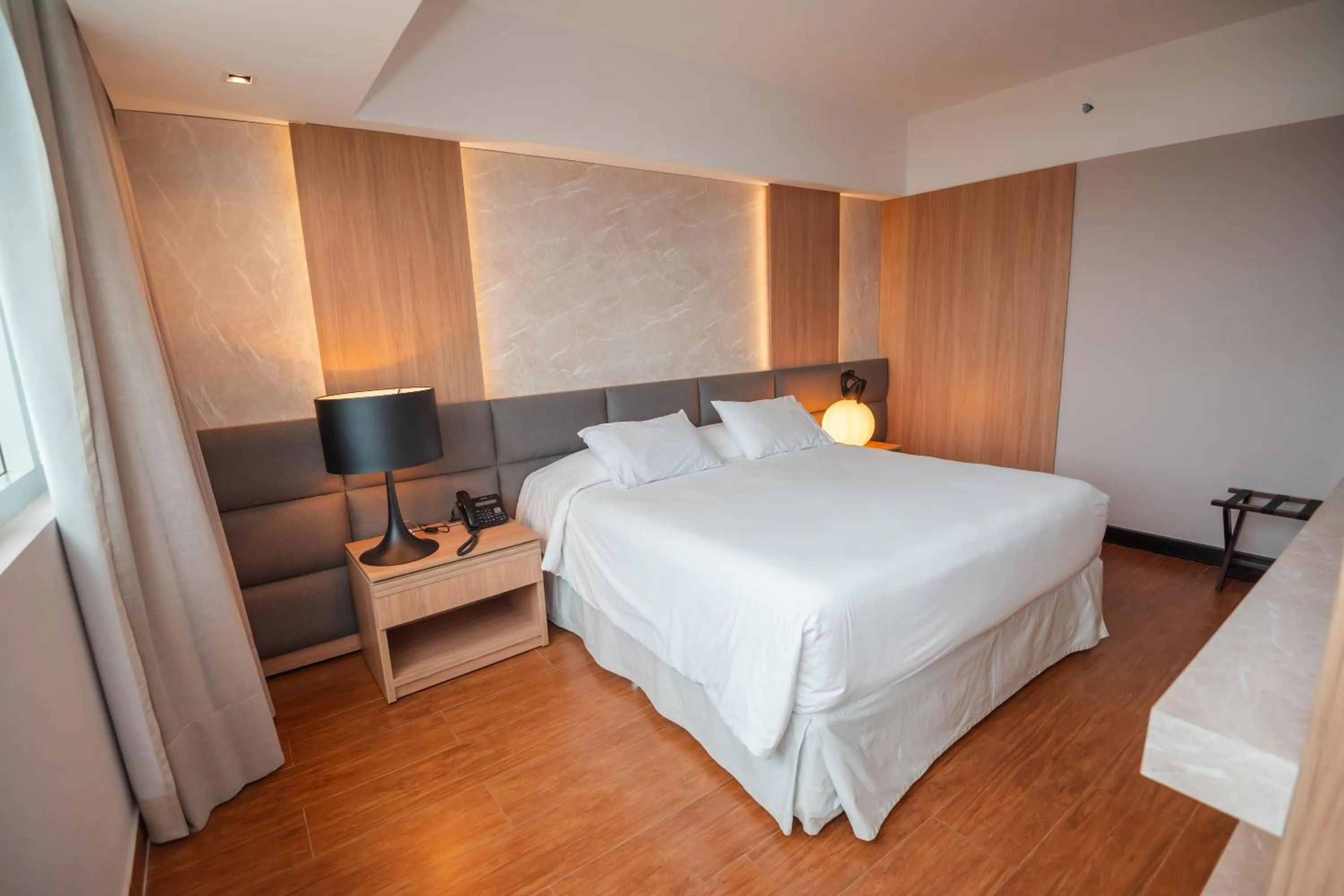 Bed in Savoy Hotel Encarnación