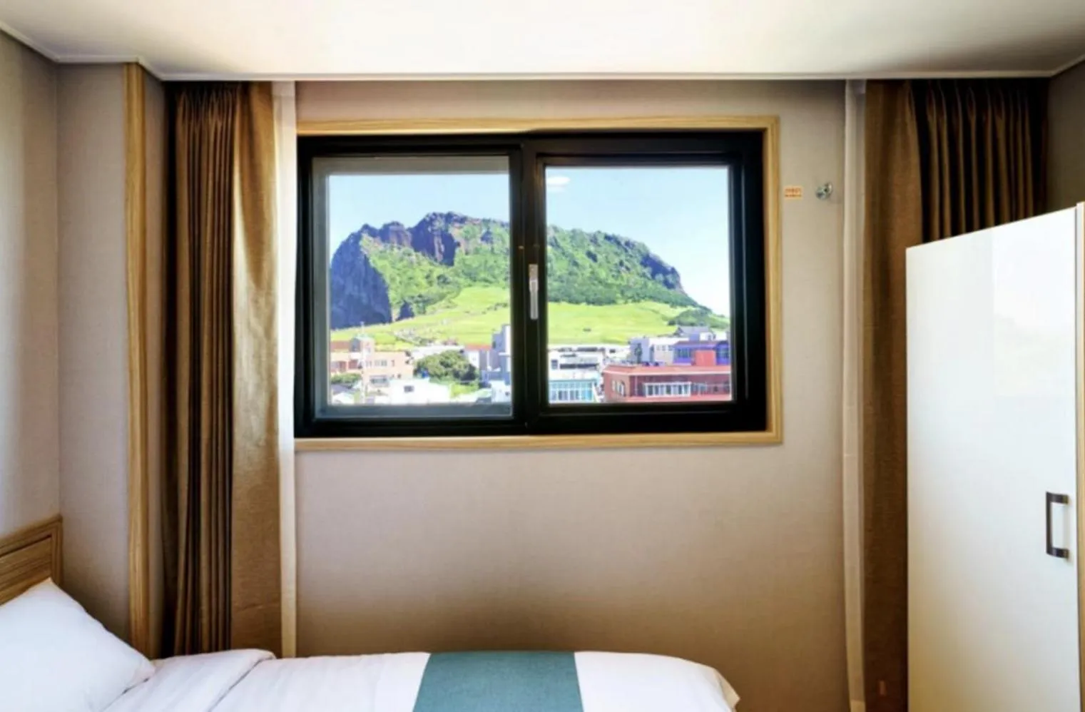 Bed in Blue Mountain Hotel