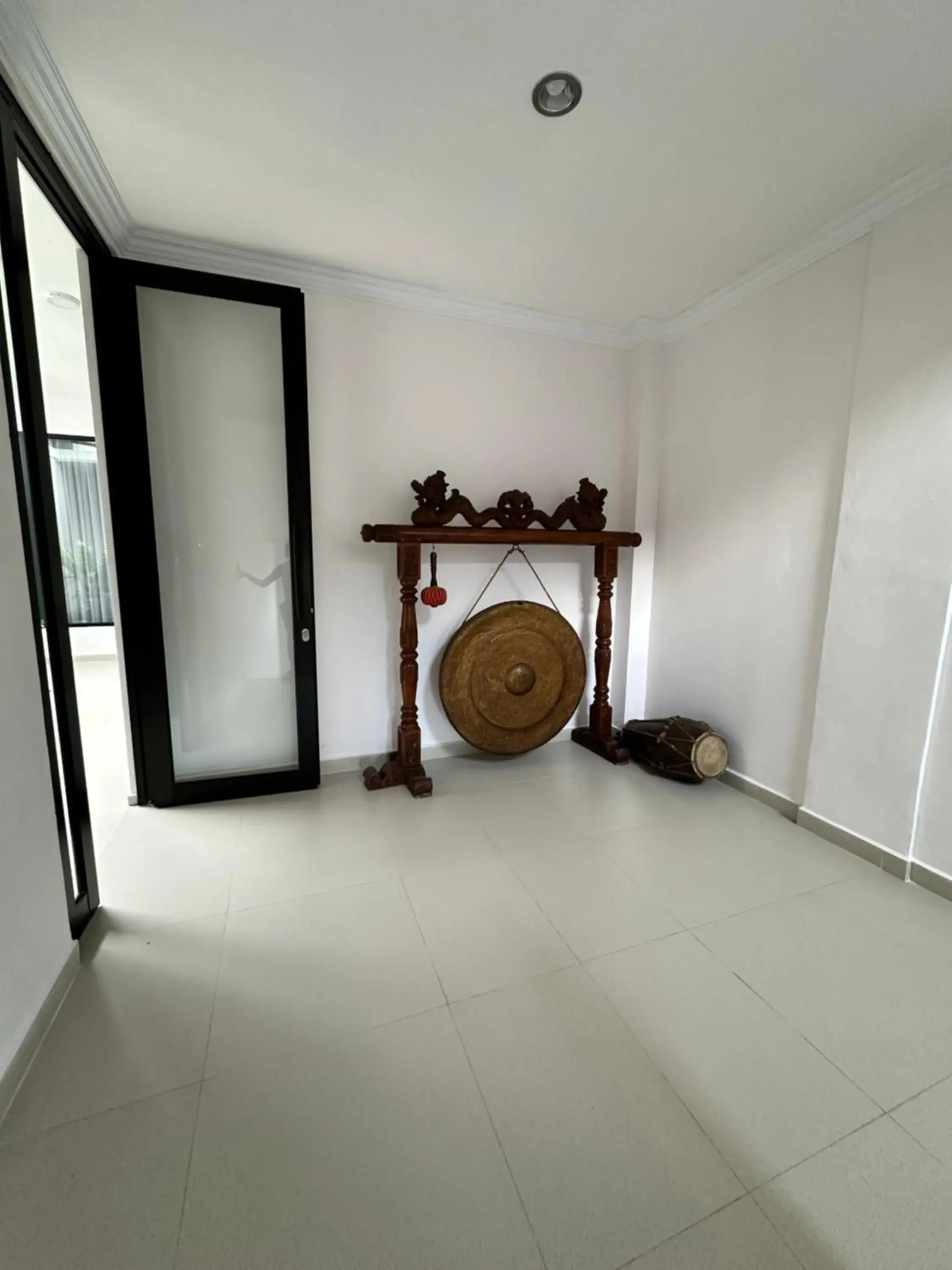 Facade/entrance in Mangkoe Ndoro Kostel Facade/entrance in Mangkoe Ndoro Kostel